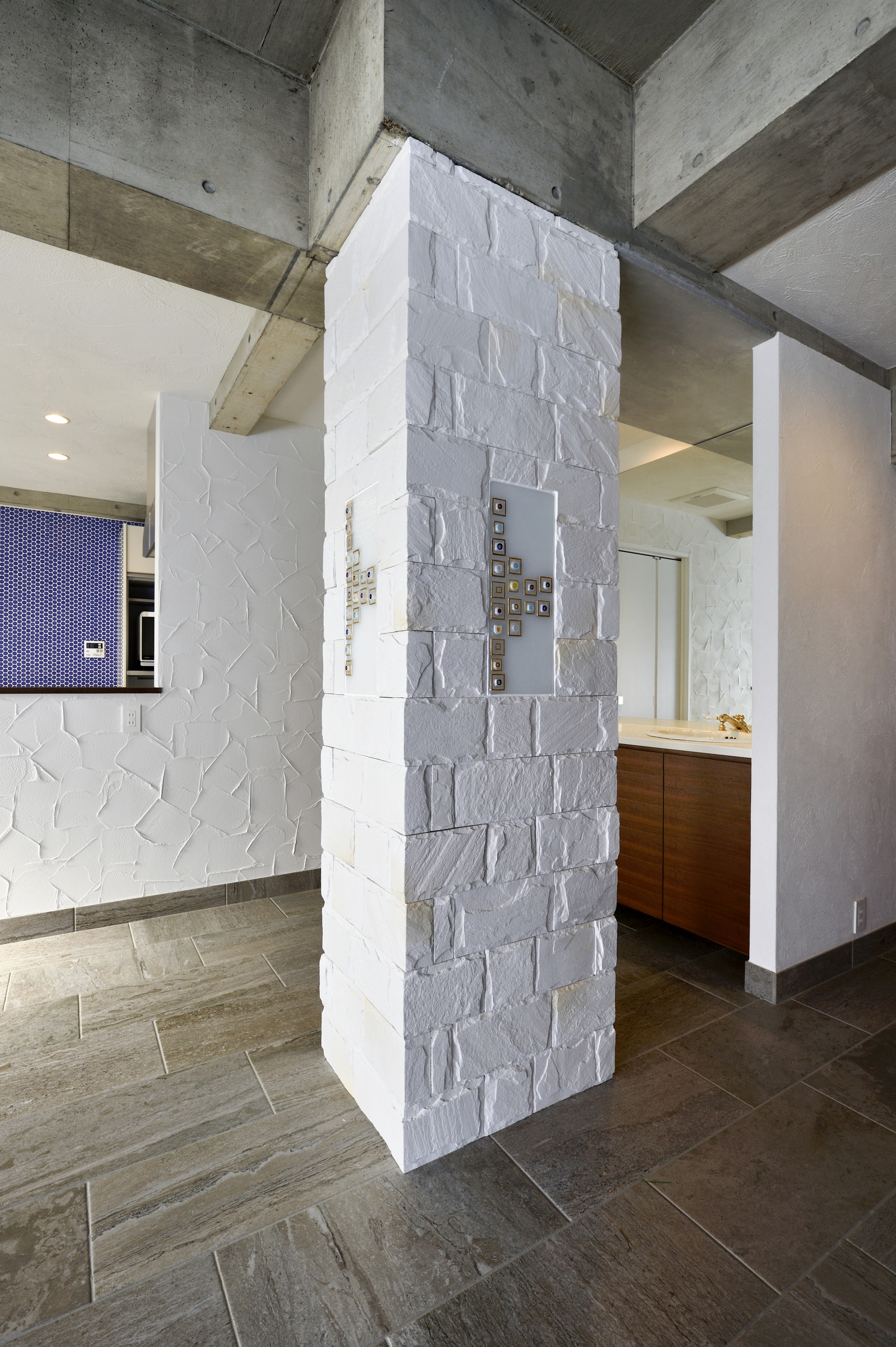 洗面タイル貼り