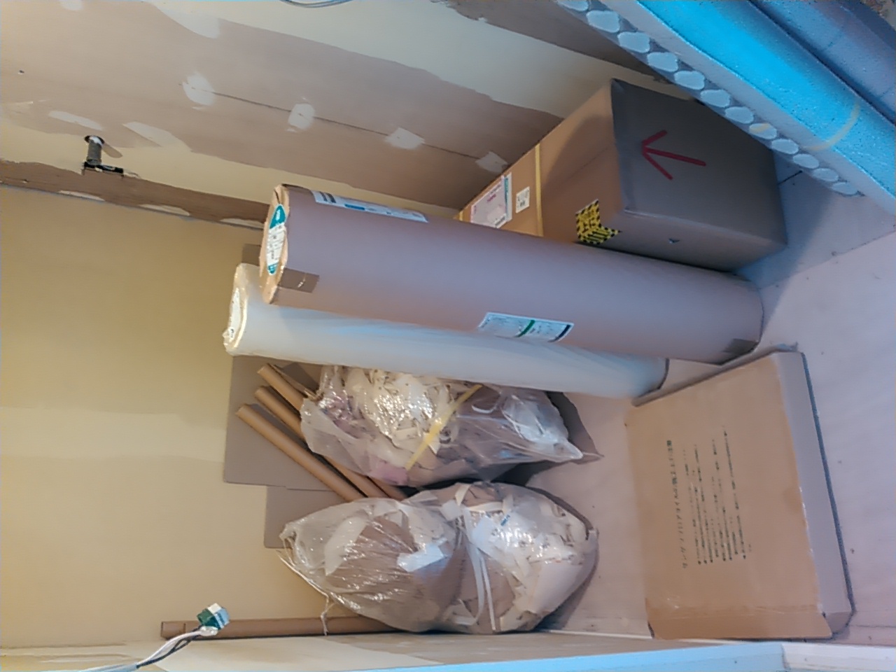 壁紙を貼り変える前に必要なことは？