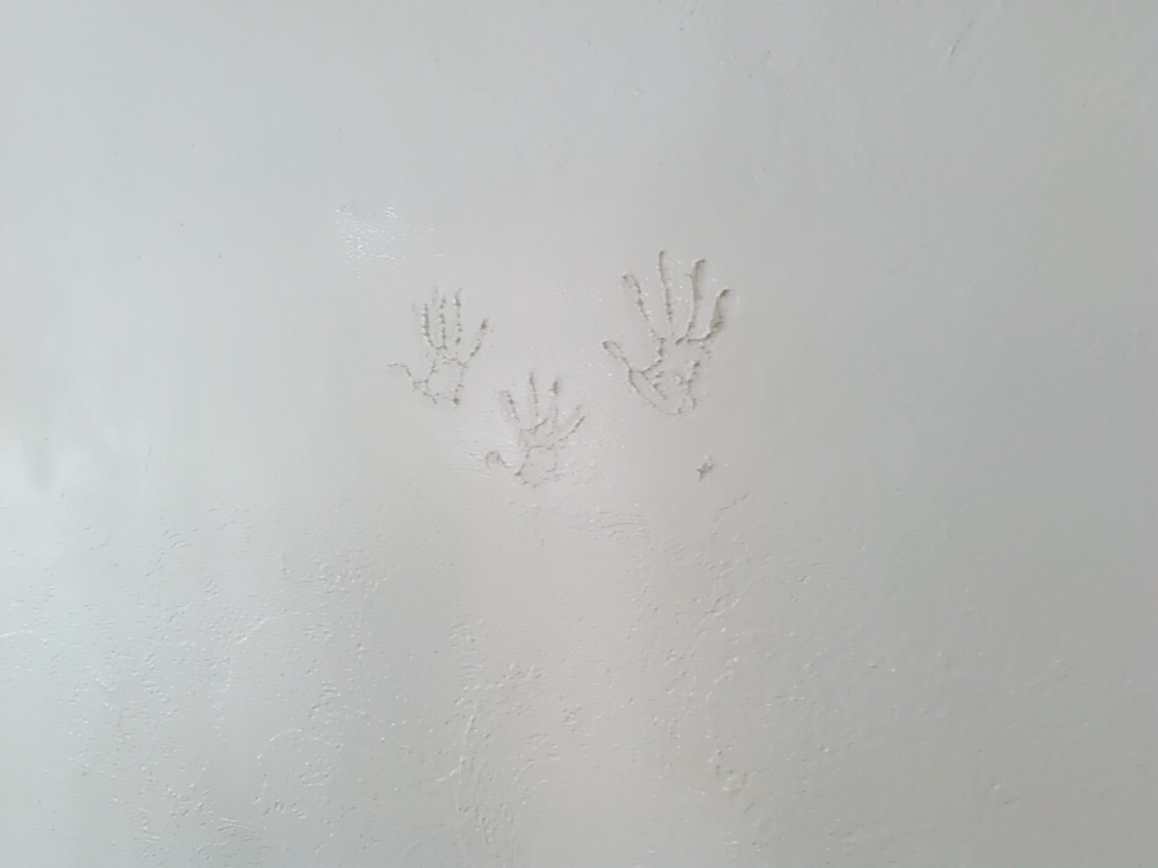 リフォームの思い出づくり〜塗り壁に手形を残そう〜