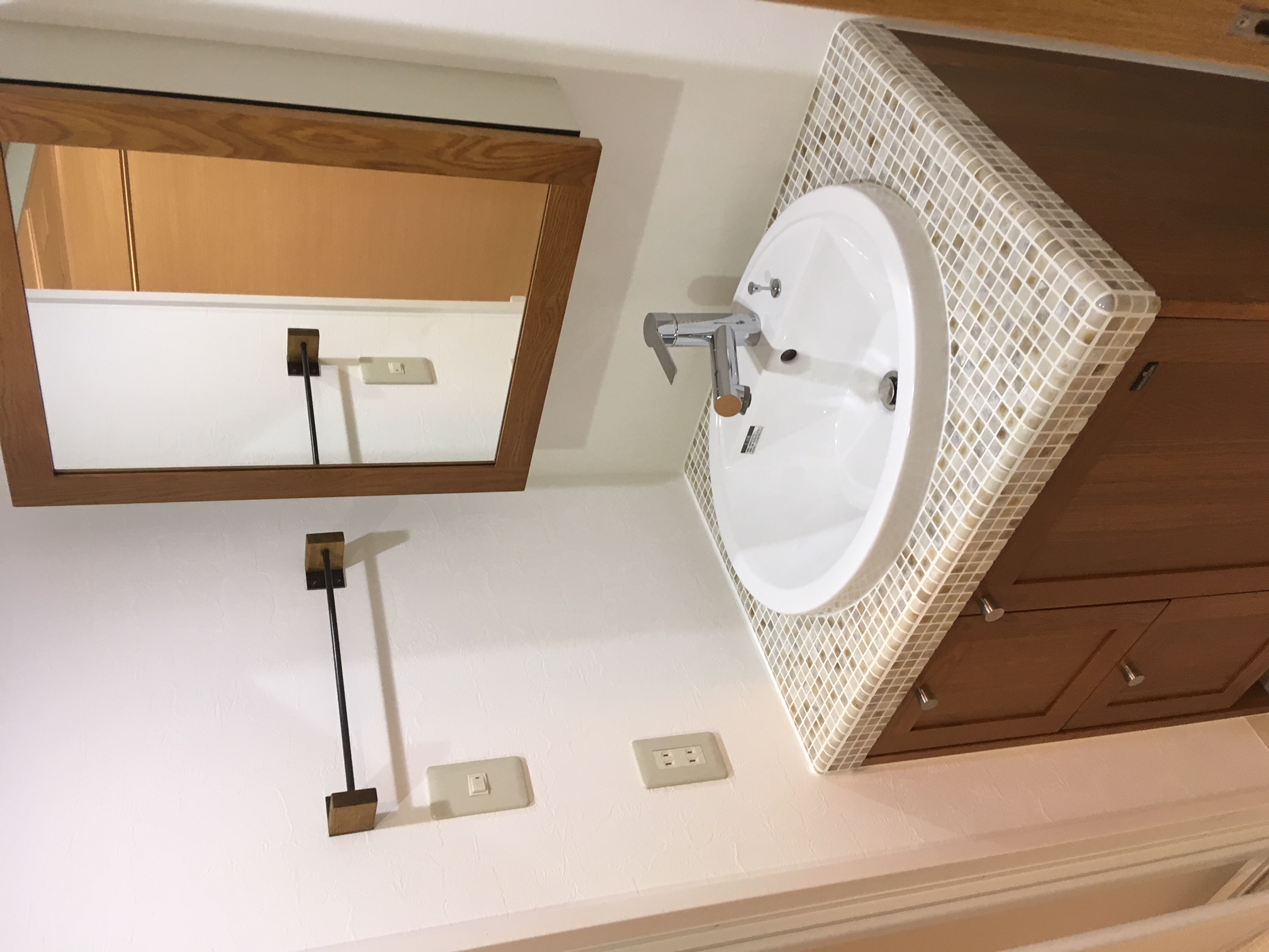 無垢の木の洗面台　　