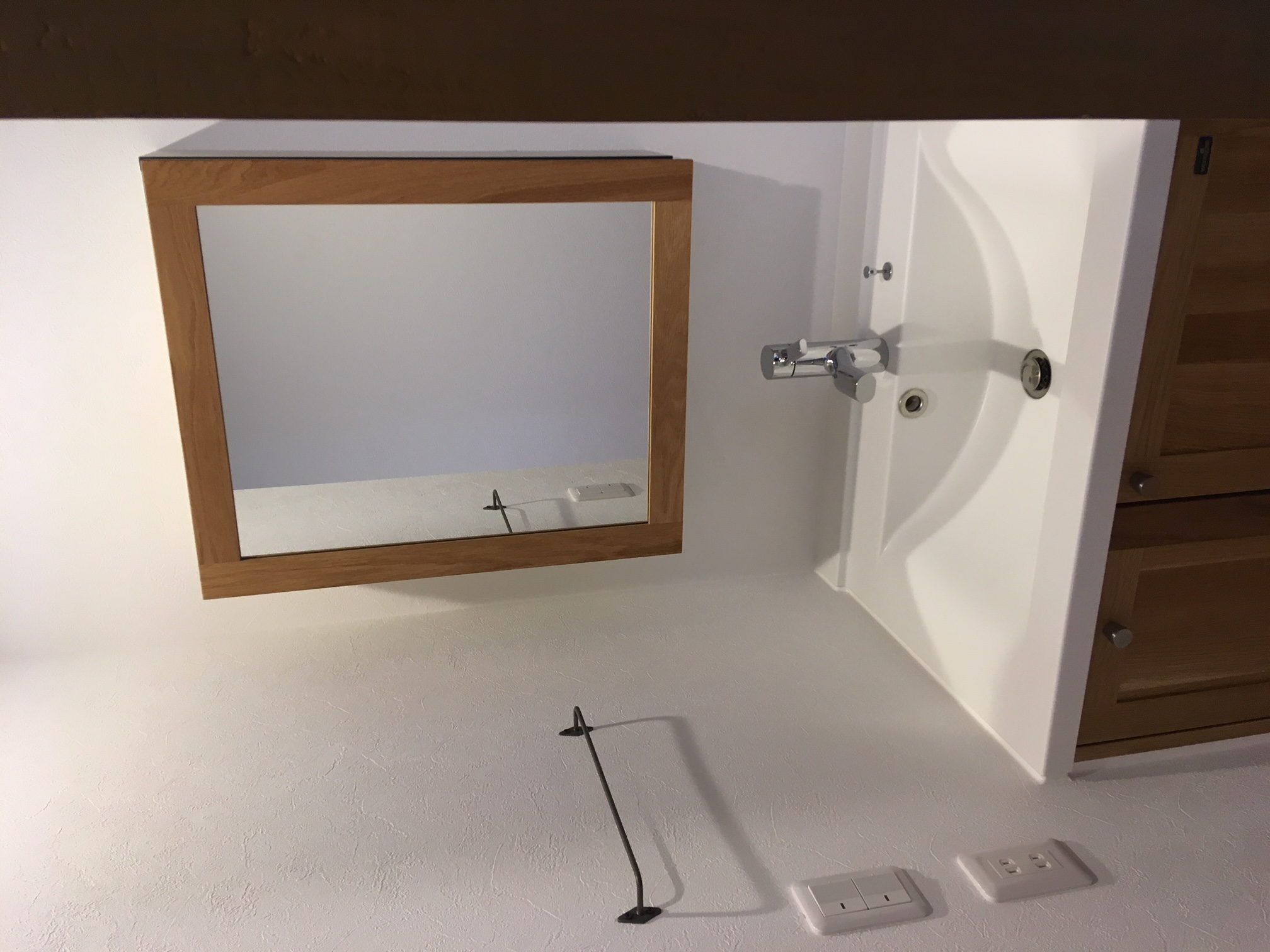 無垢の木の洗面台　　『人口代理石一体型カウンターボウル』