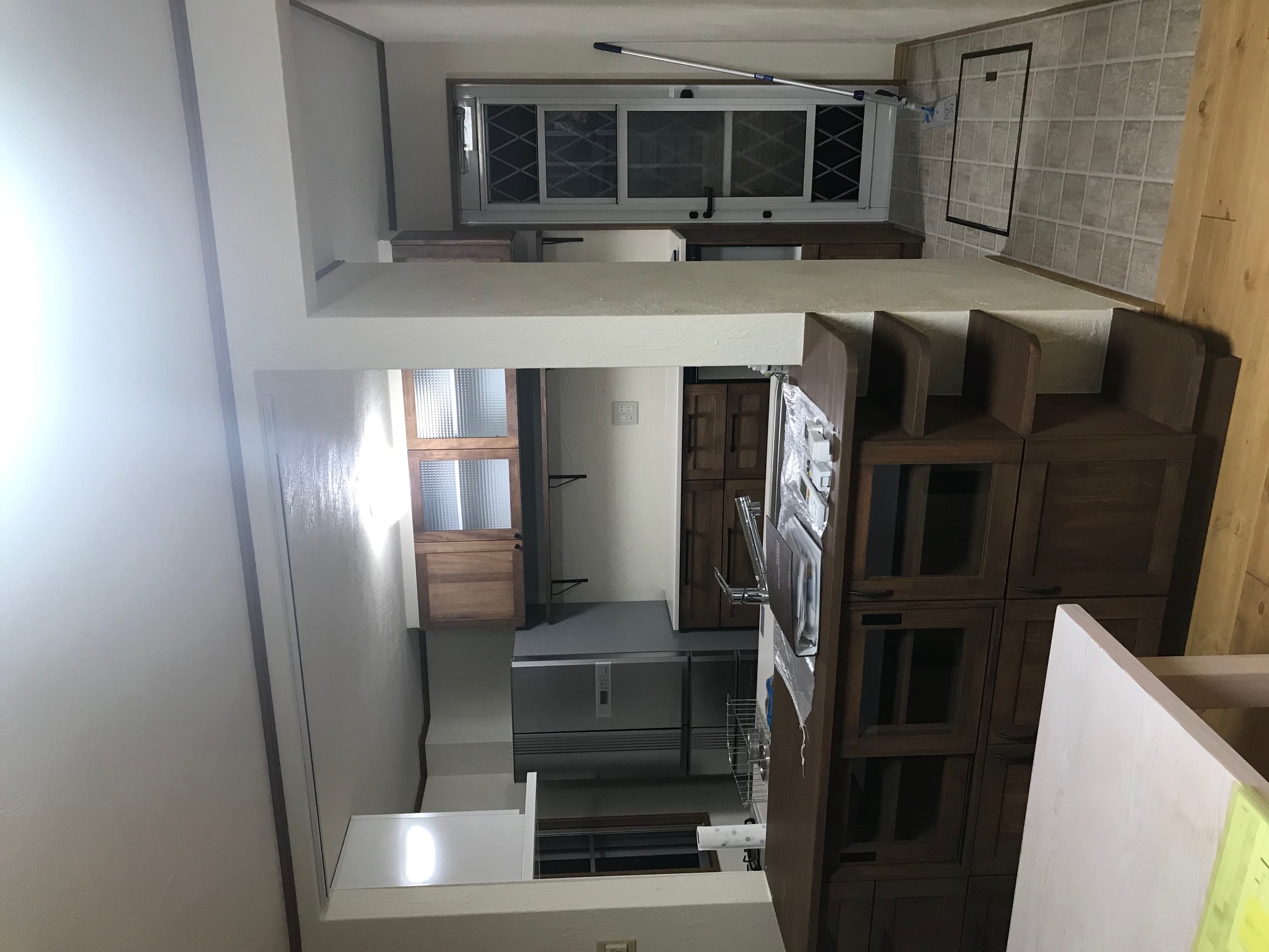 明るいキッチン空間