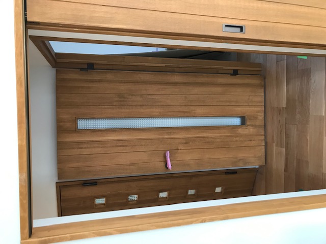 『温もりを感じる無垢のドア』　