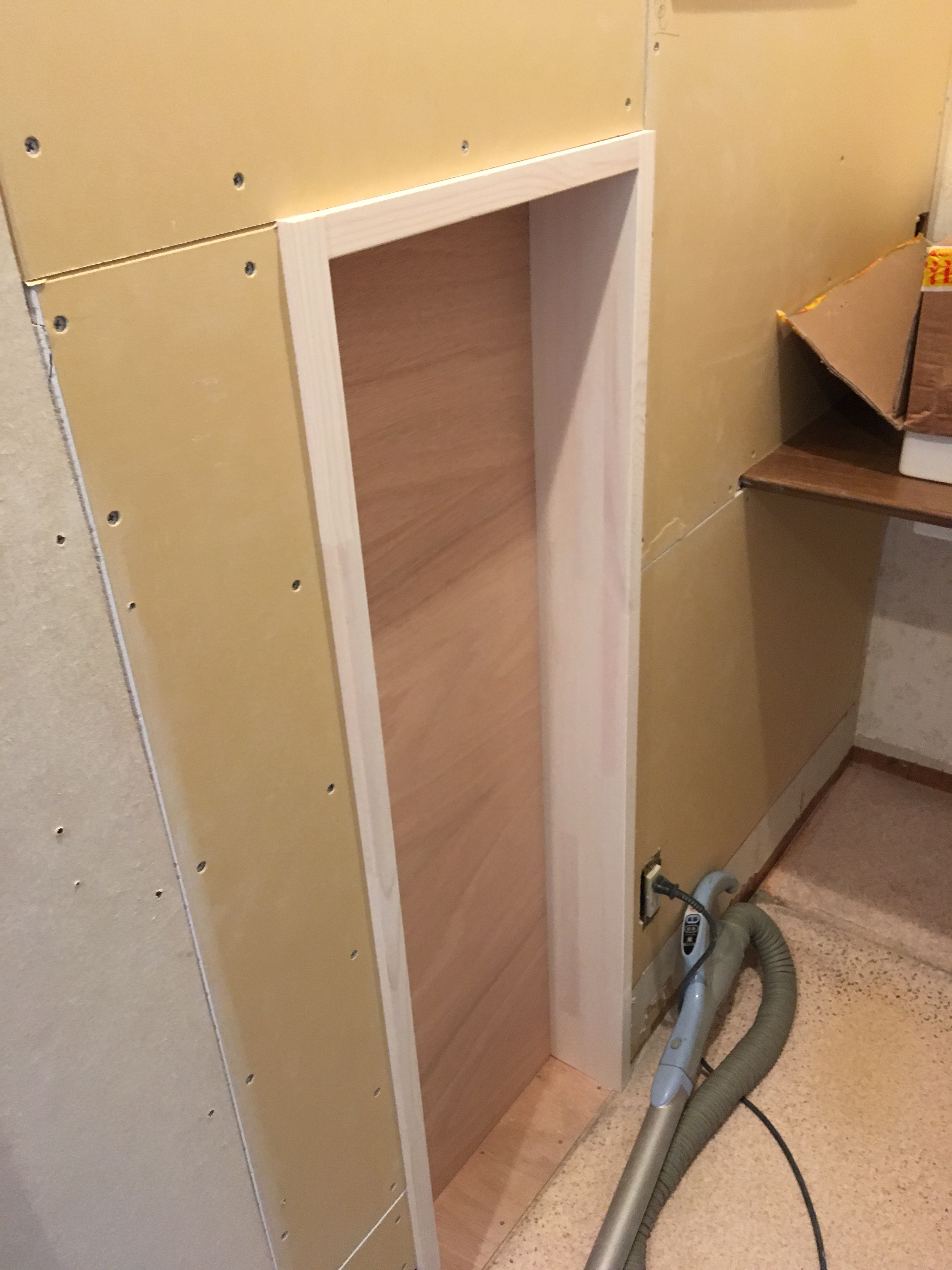 狭い空間にはニッチがおすすめ～ちょっと置きがかさばらない空間に～