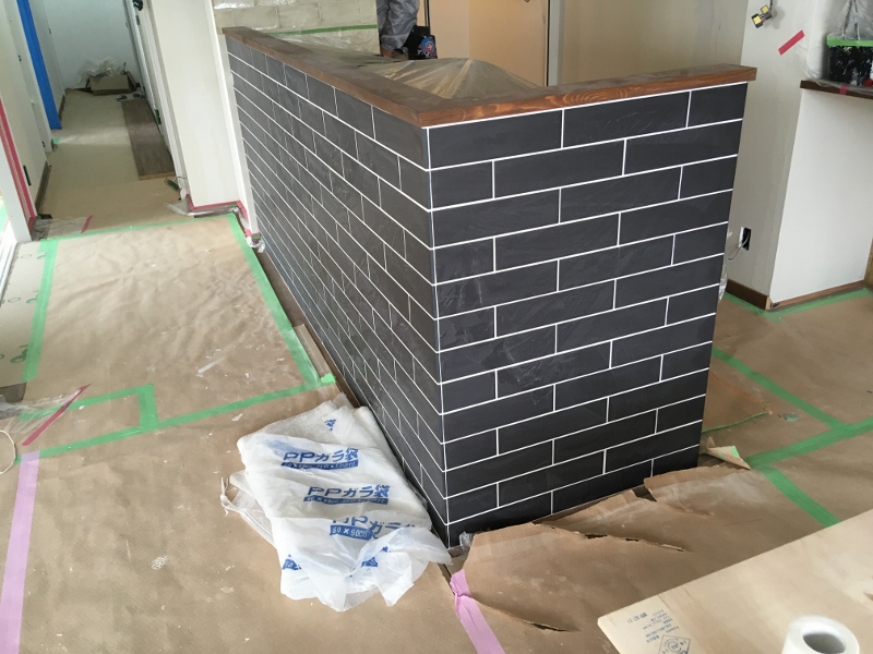 黒いタイルと黒い天井♪