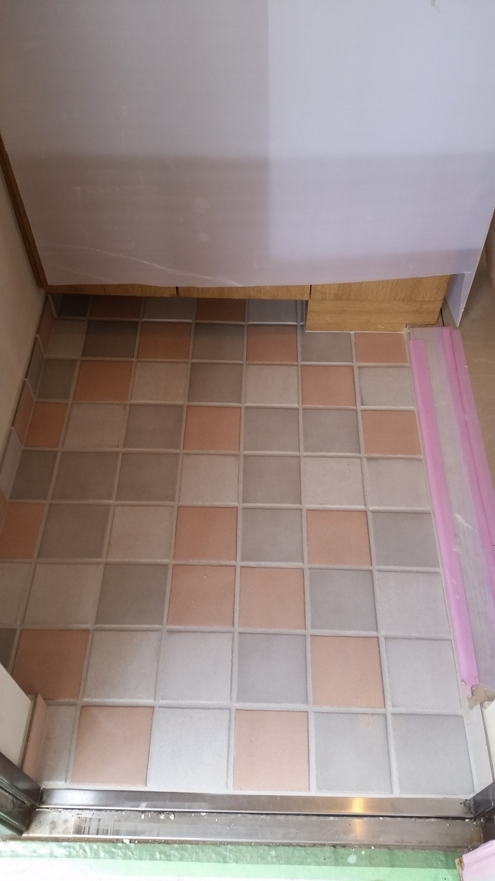 玄関の土間にタイルを・・・