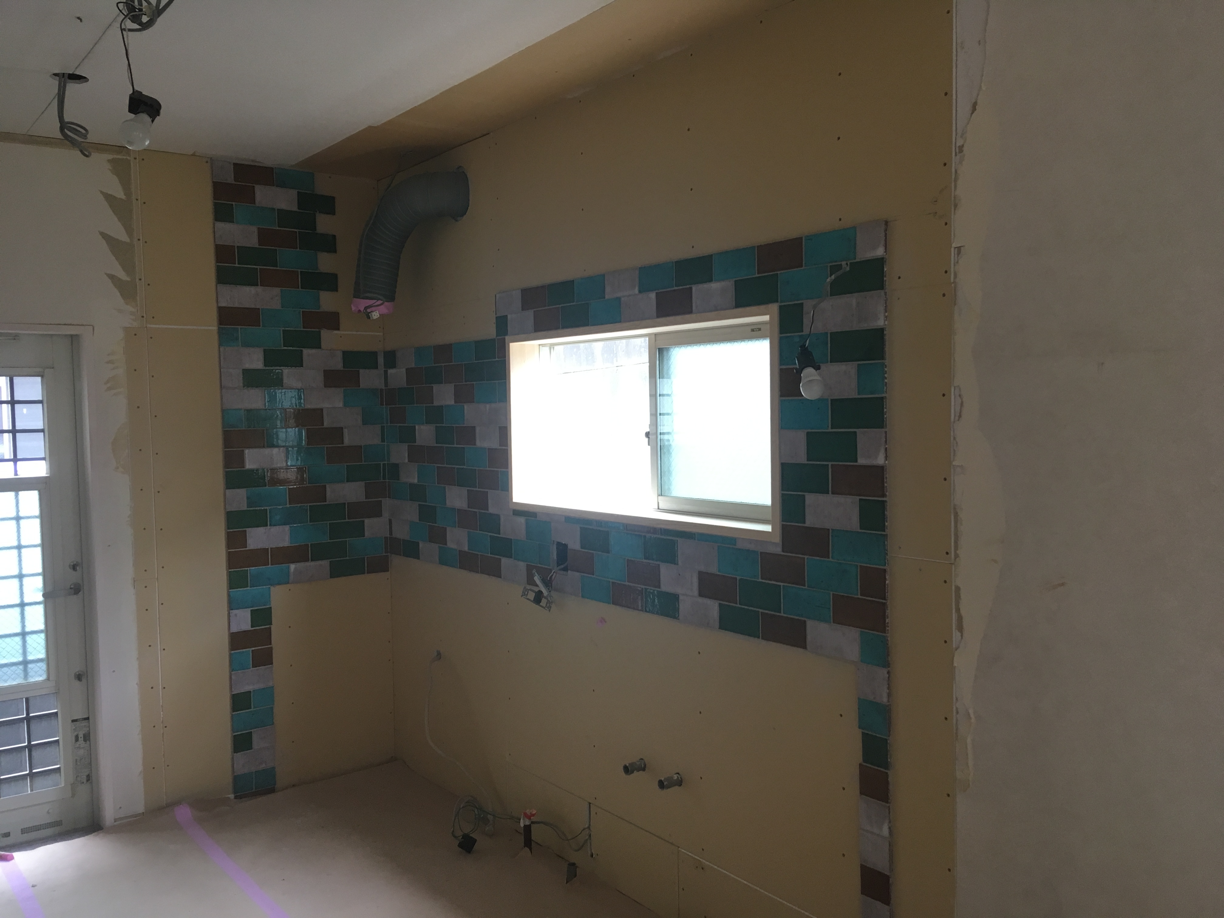 平田タイル　オールドフランセ　キッチン壁に施工しました。Part2