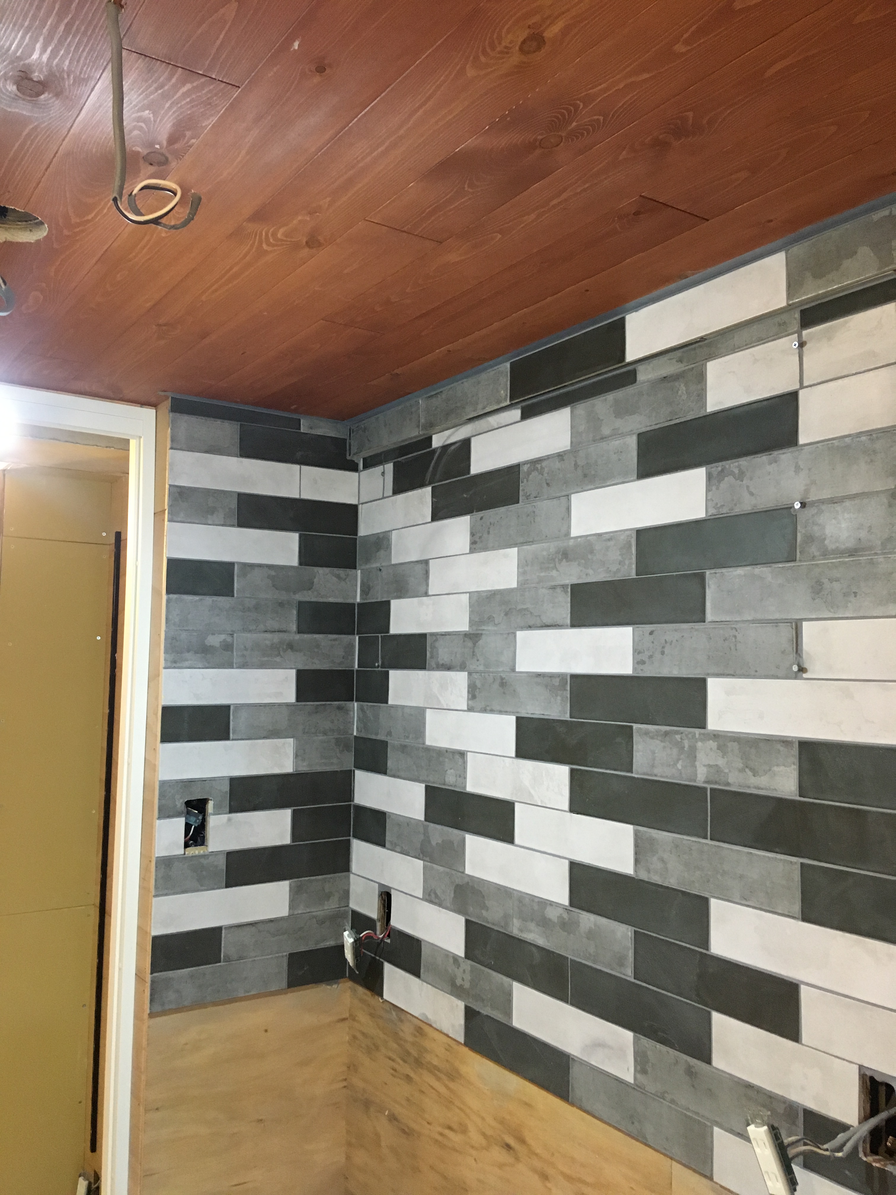 Subwayタイル　３色MIX張り