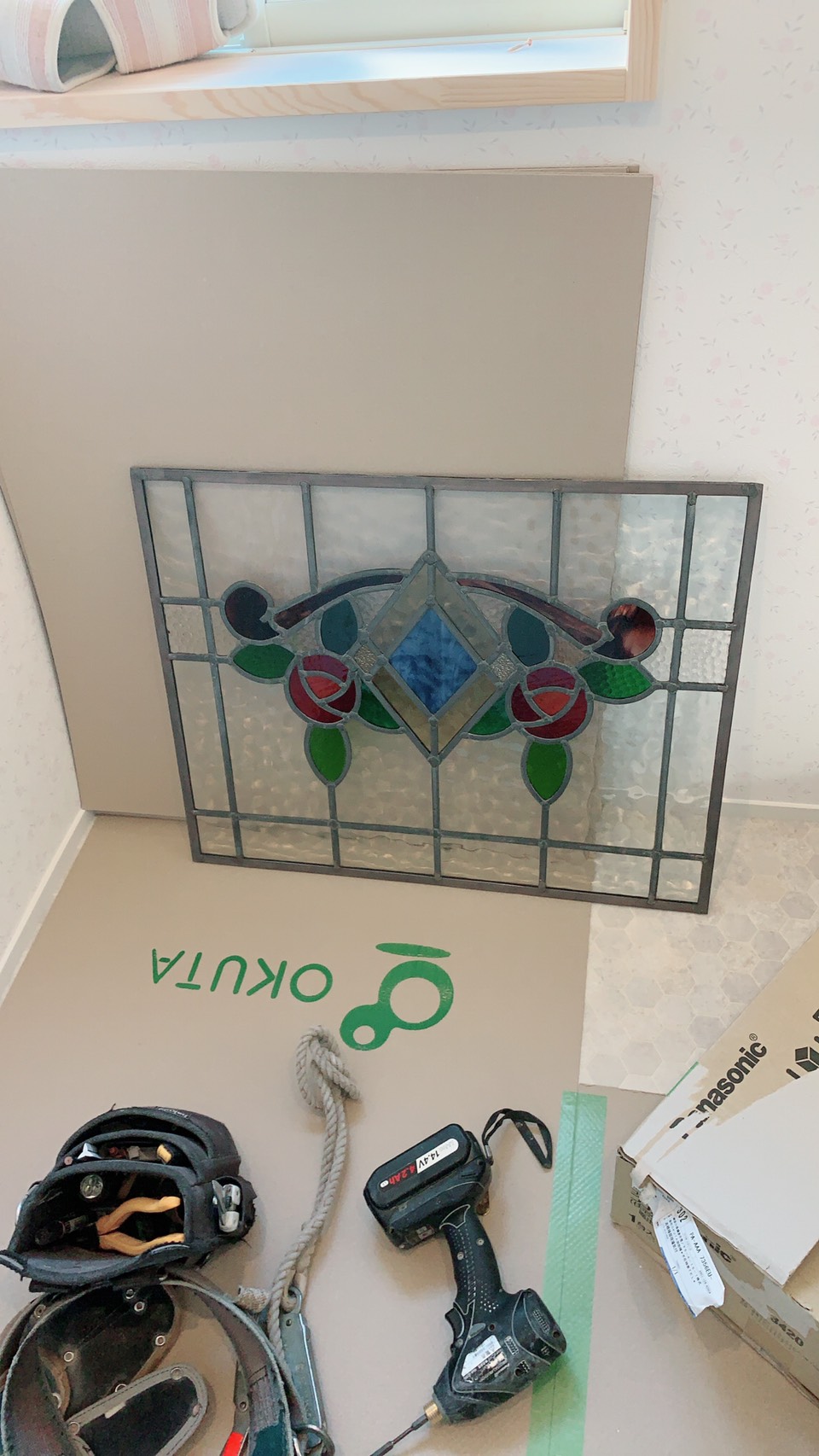 ステンドガラスいっぱい施工します♬