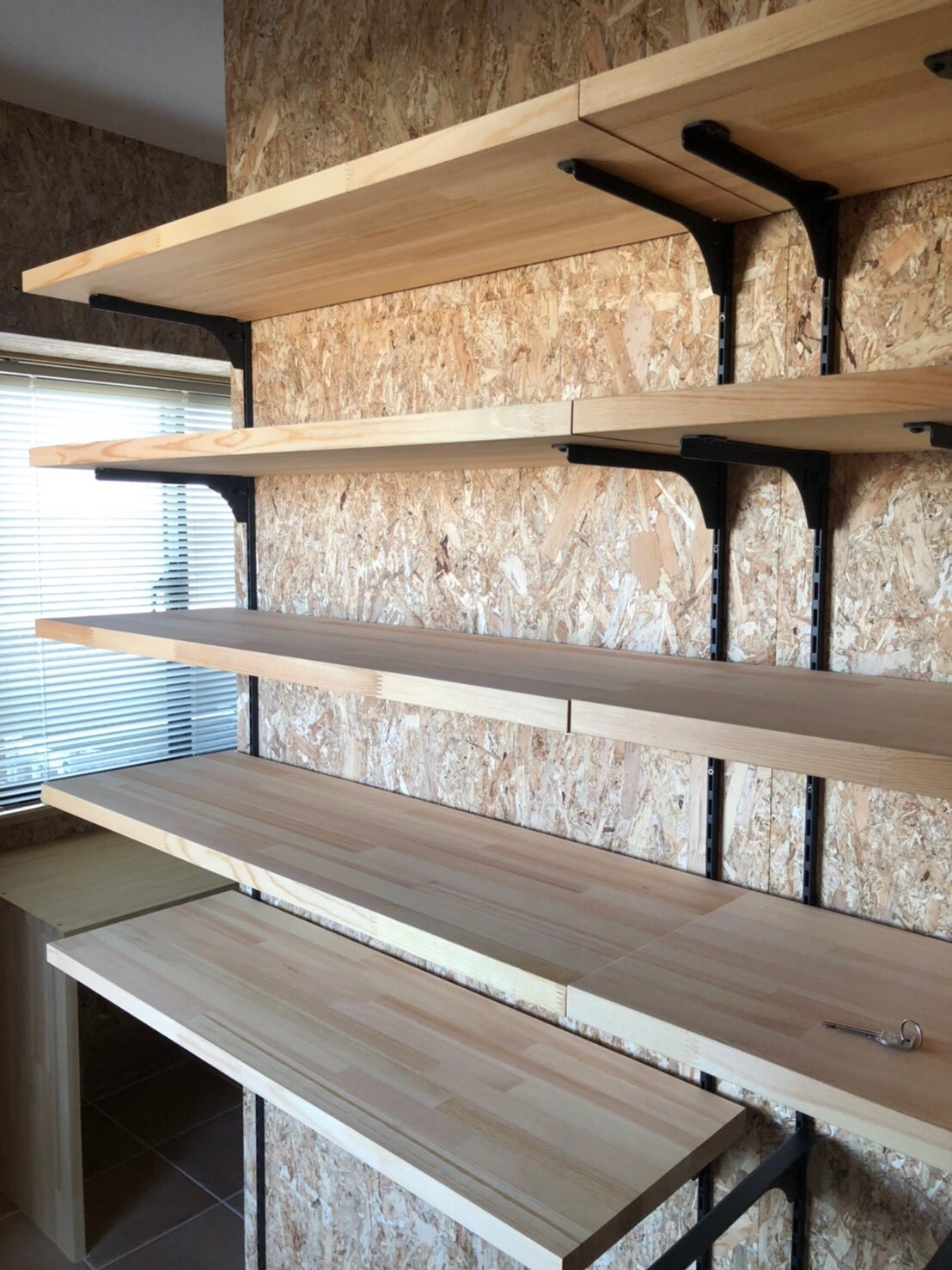 素材を表情をそのまま生かしたシューズインクローク(^^♪