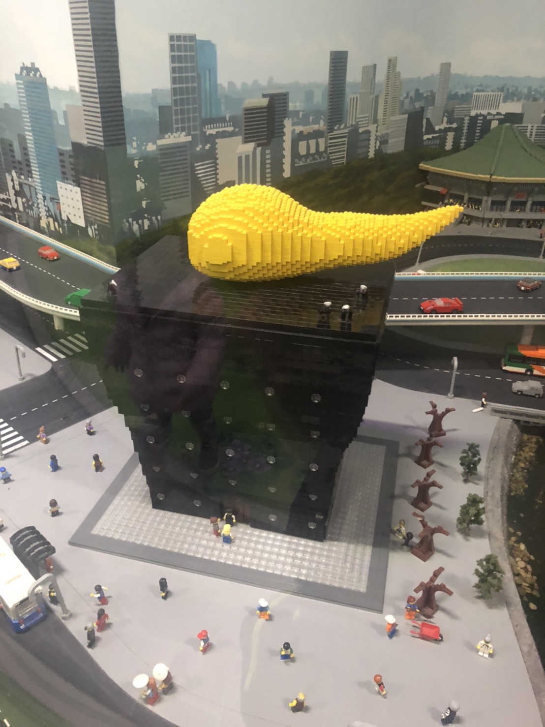 ベランダの床にデッキ材を施工しました♪