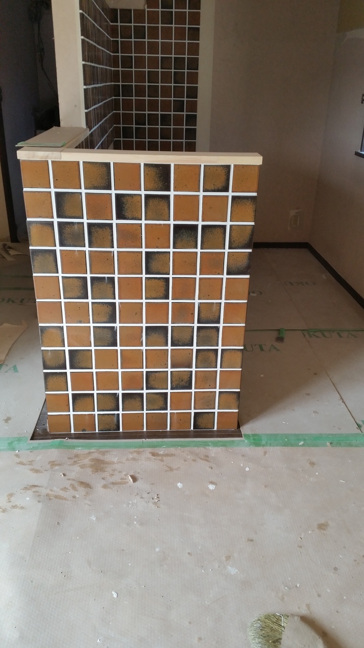 タイルでキッチンがスペースが引き締まります！！