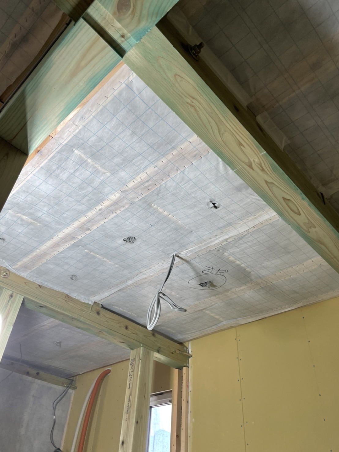 断熱材「セルロース」の施工♪