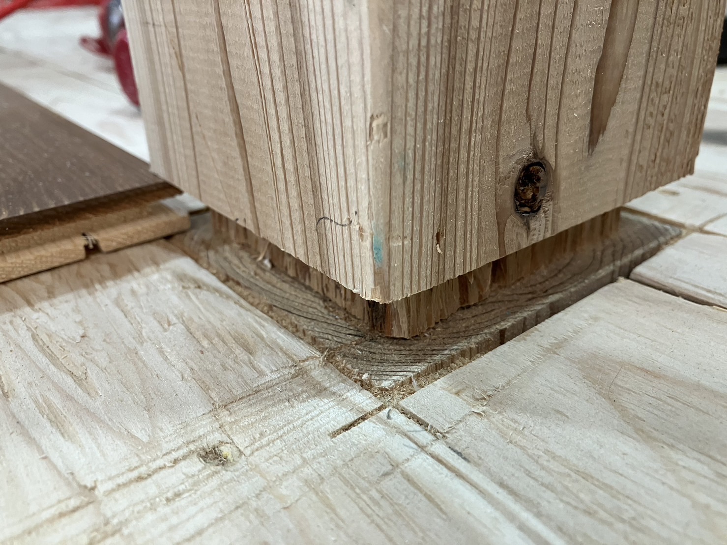 無垢フローリングと見せ柱