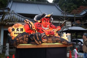 金太郎のねぶたのライトアップ