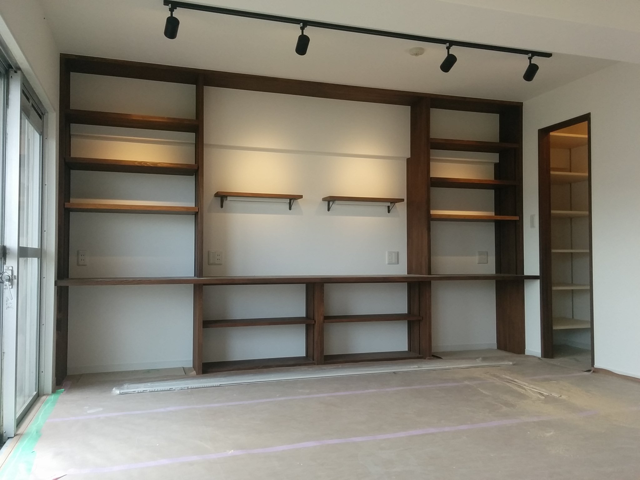 造作　本棚・デスクカウンター