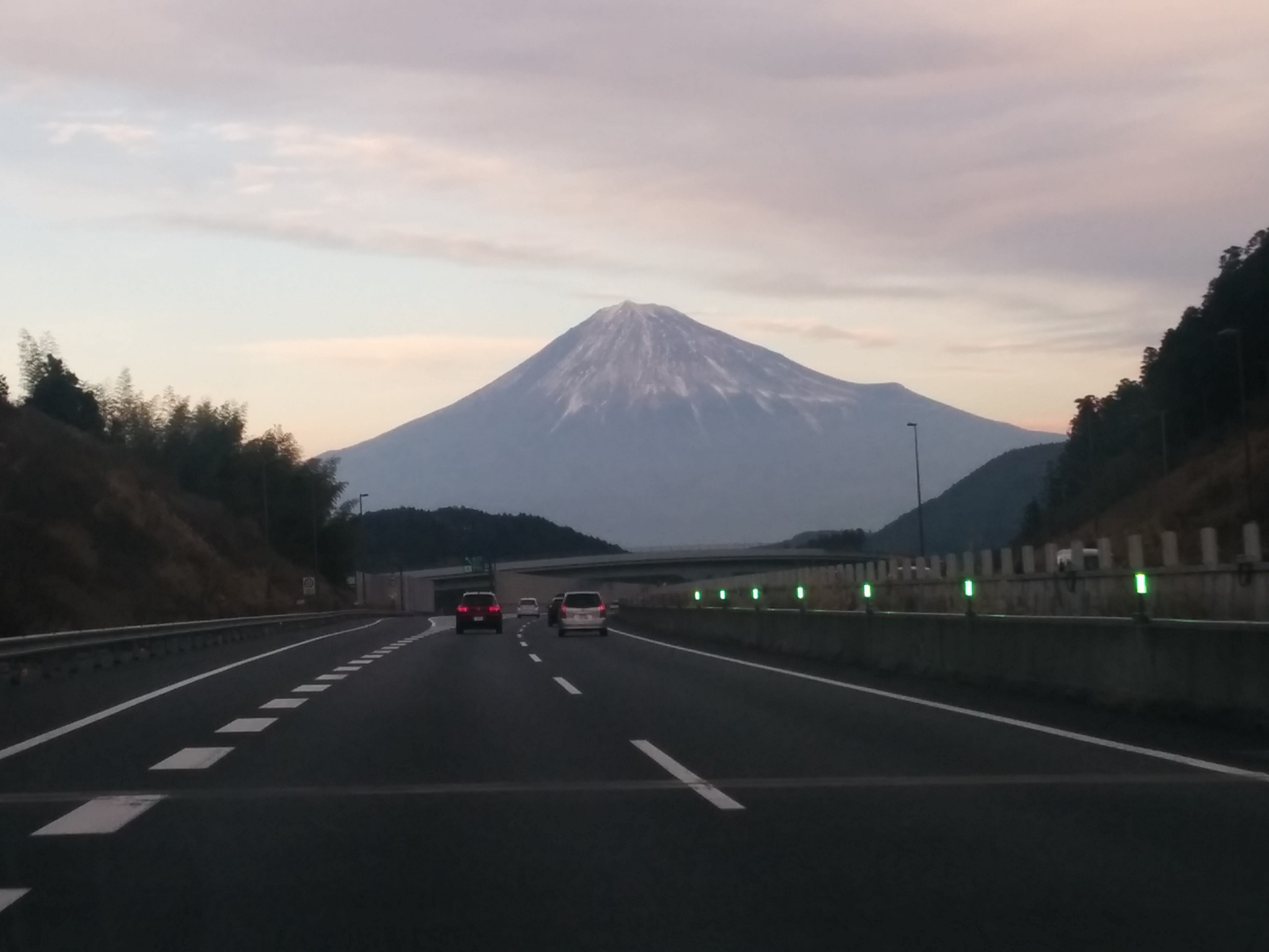 富士山～東から見るか西からみるか～