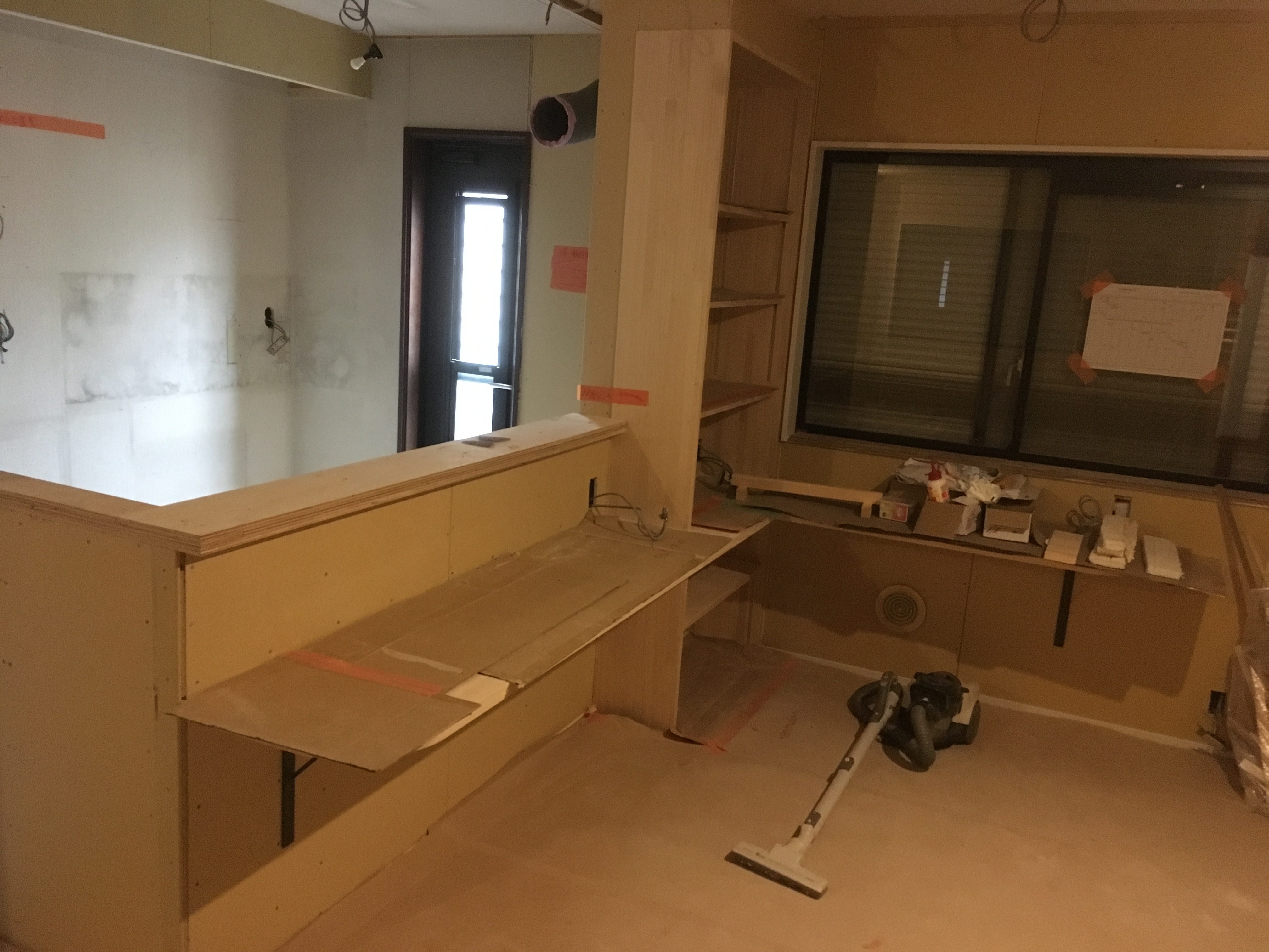 キッチン前収納の作成　～パイン造作収納～