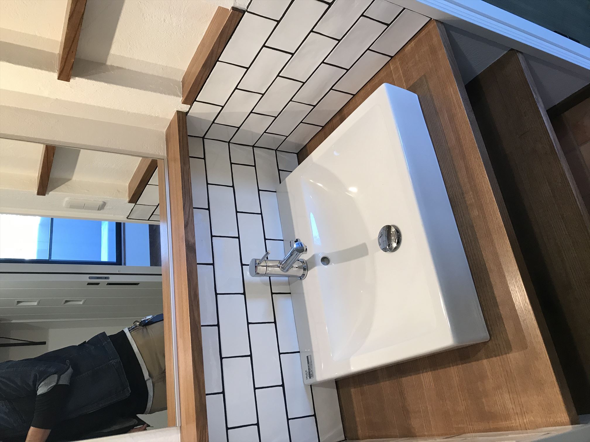 ｋ様、洗面化粧台が完成しました　～マシアタイルを使って～