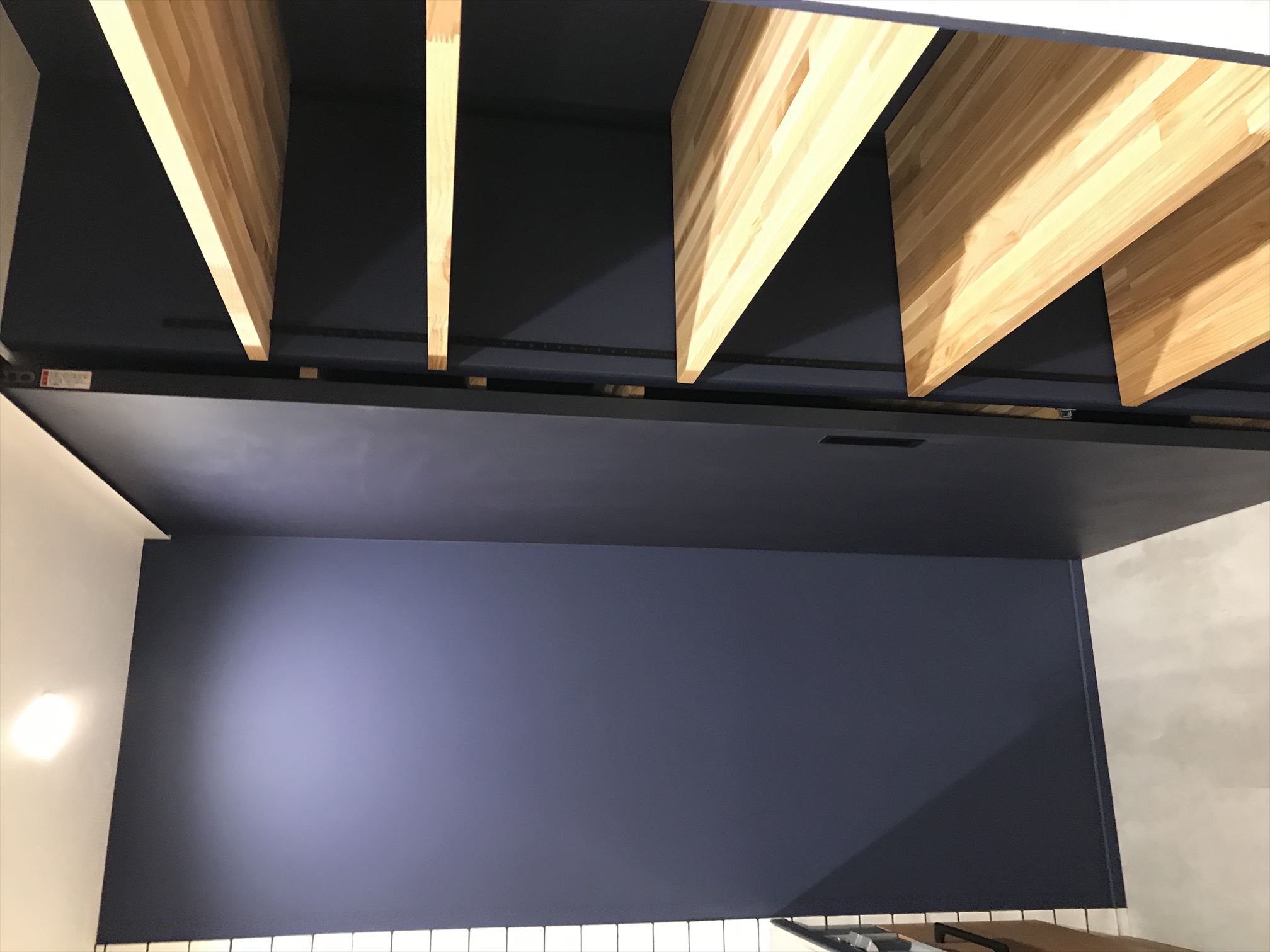 ☆ブルーのキッチンカップボード　～塗装仕上がりにて～