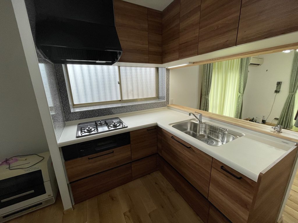 F6CA1AC8-0220-411A-A1F0-C4F5F7785ED1