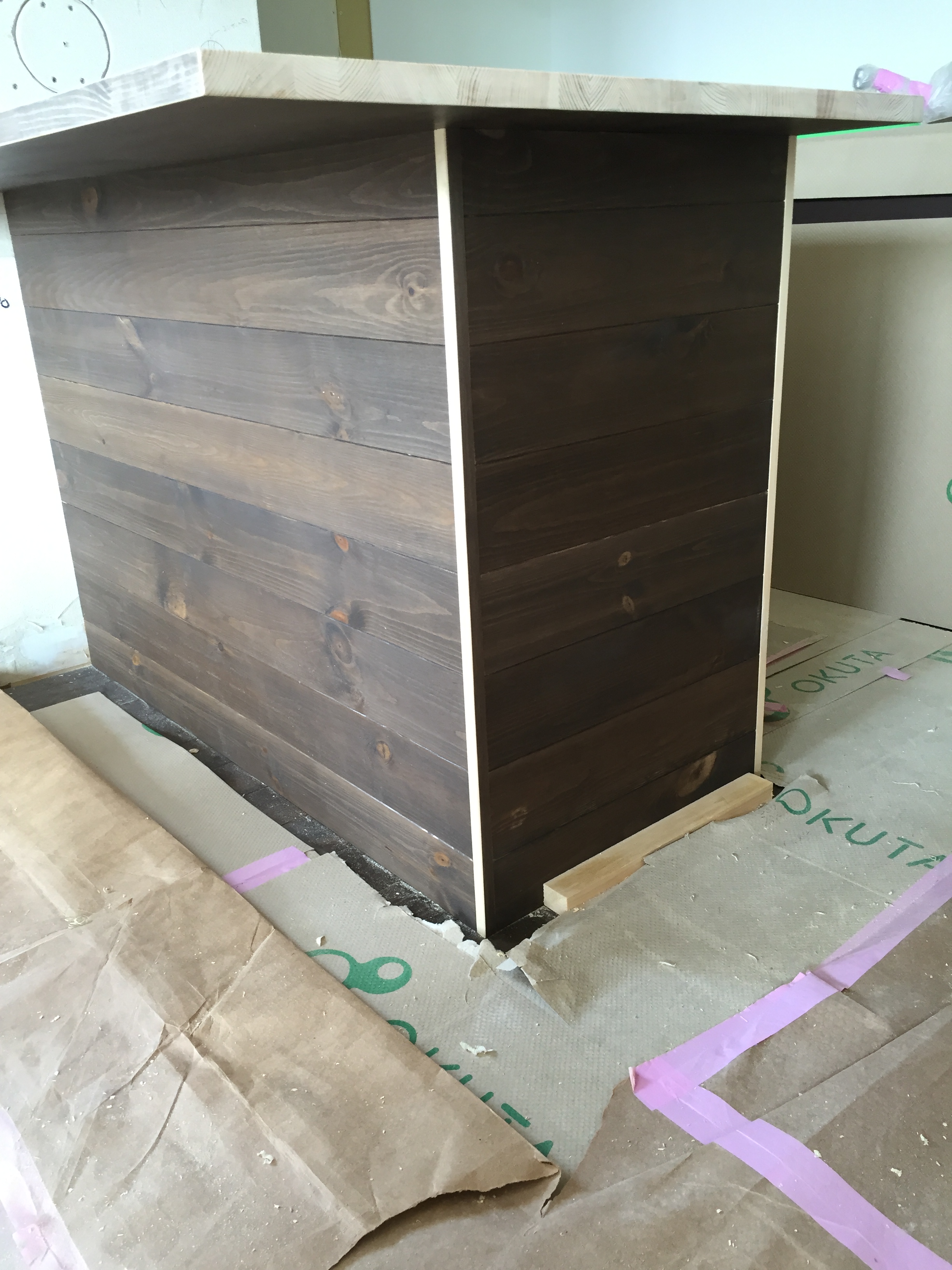 キッチンダイニングカウンター・ワークデスク・本棚を製作しました。