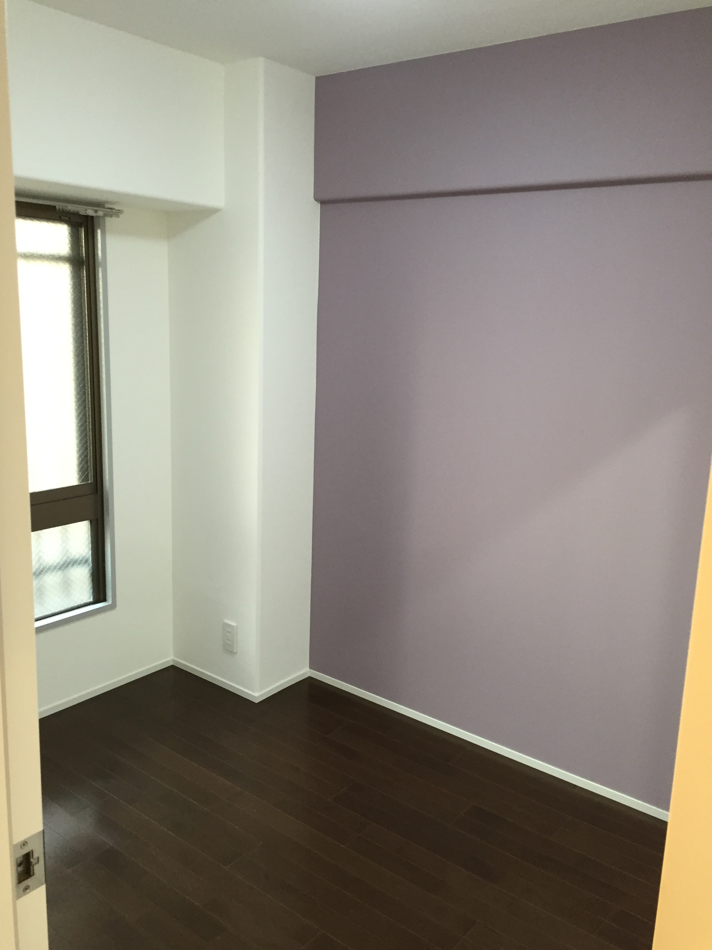 壁・天井をクロスではなく塗装で仕上げました