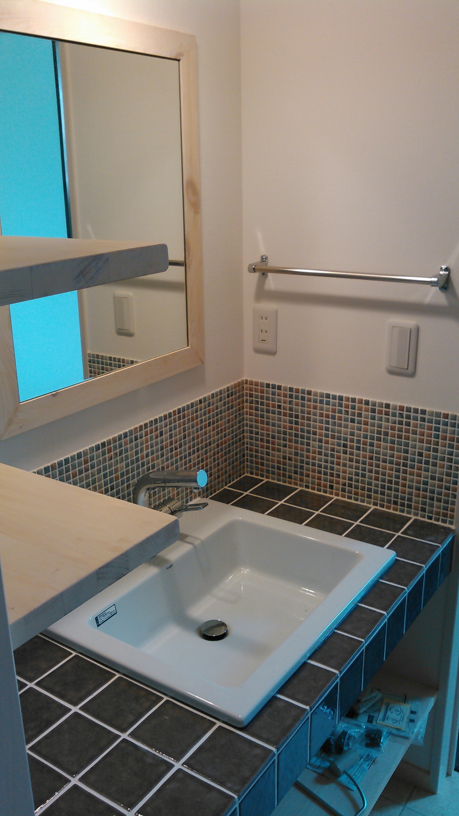 造作洗面化粧台を作成しました。