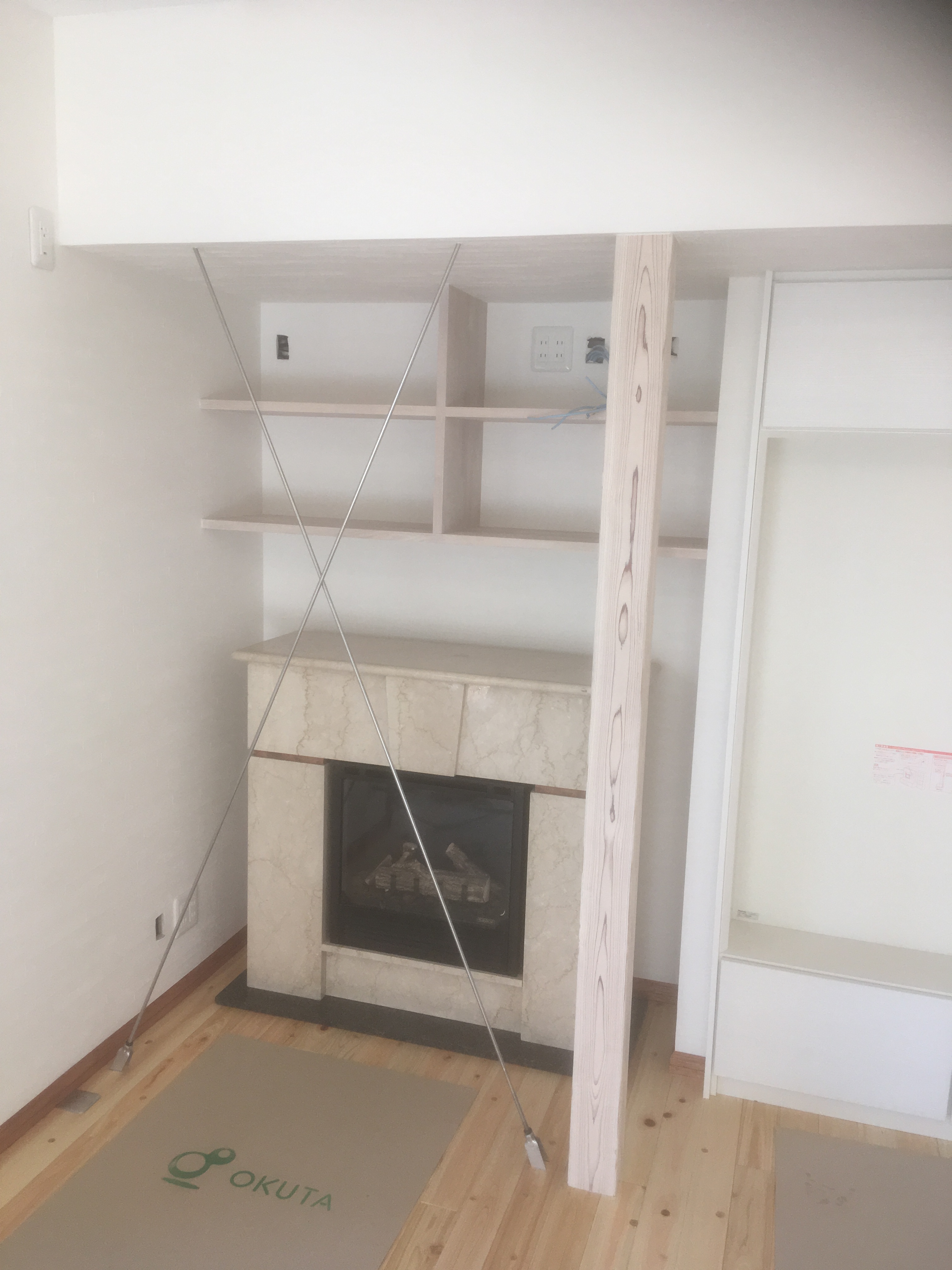 木製の筋交いの代わりにコボットを使いました。