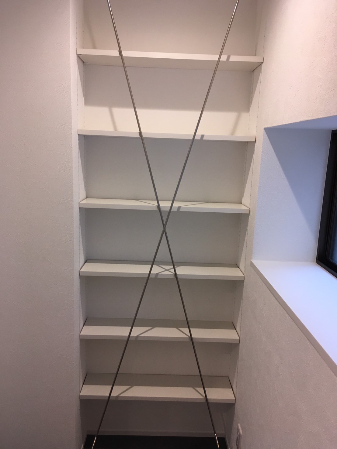 木製の筋交いの代わりにコボットを使いました。