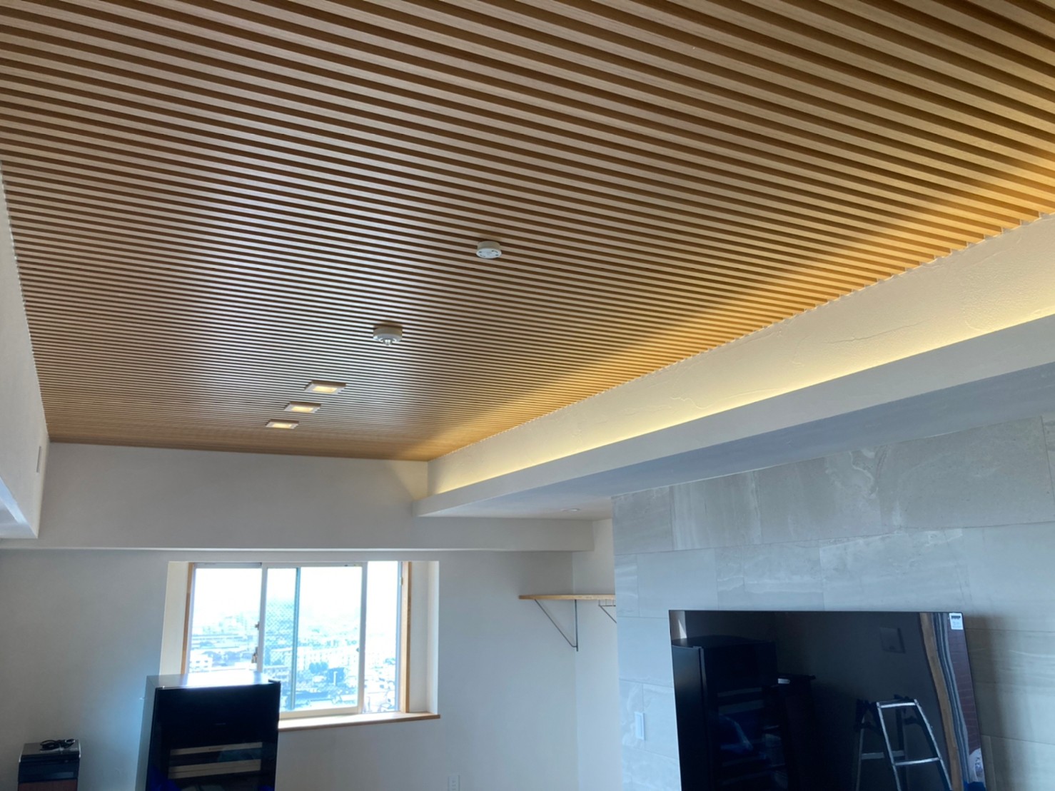 恩加島木材工業　天然木練付不燃リブパネル