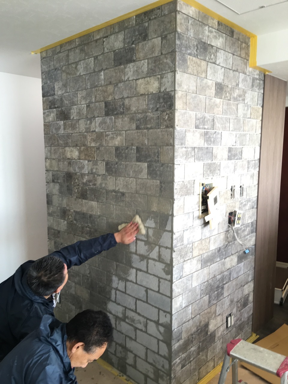 タイル張り～ accent pillar