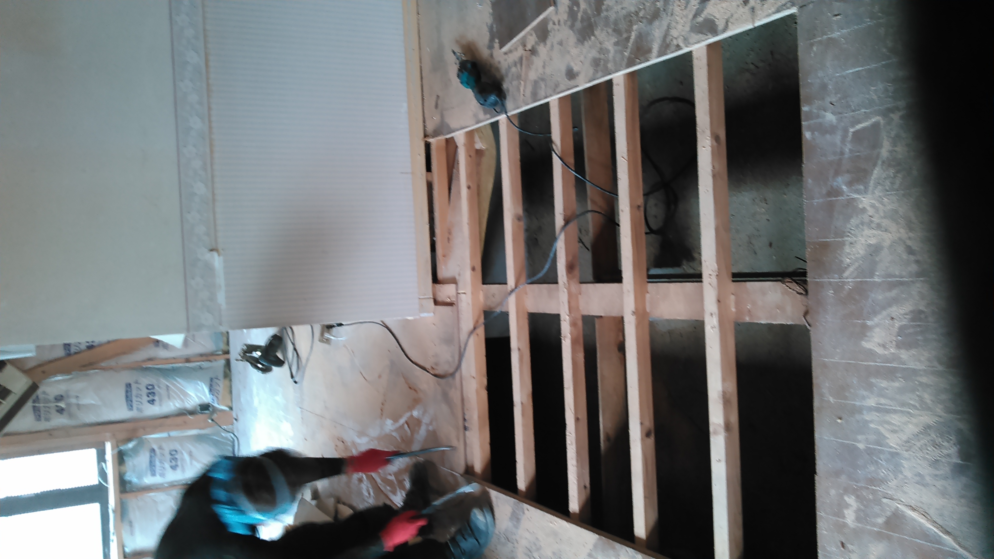 まずは解体から