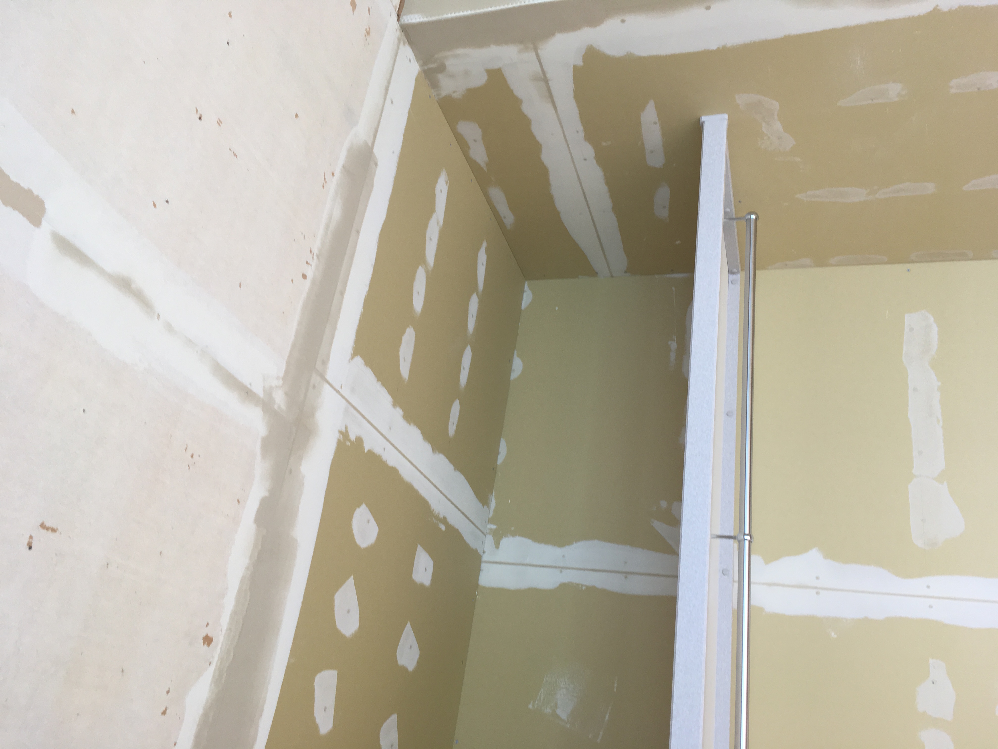 クロス工事の下地処理