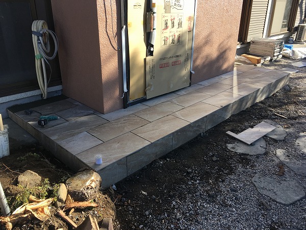 玄関タイル　☆名古屋モザイク　ライトクォーツ☆