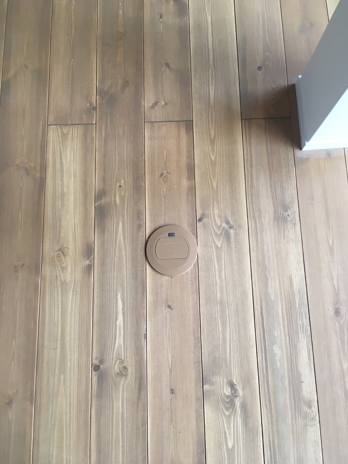 フロアコンセント