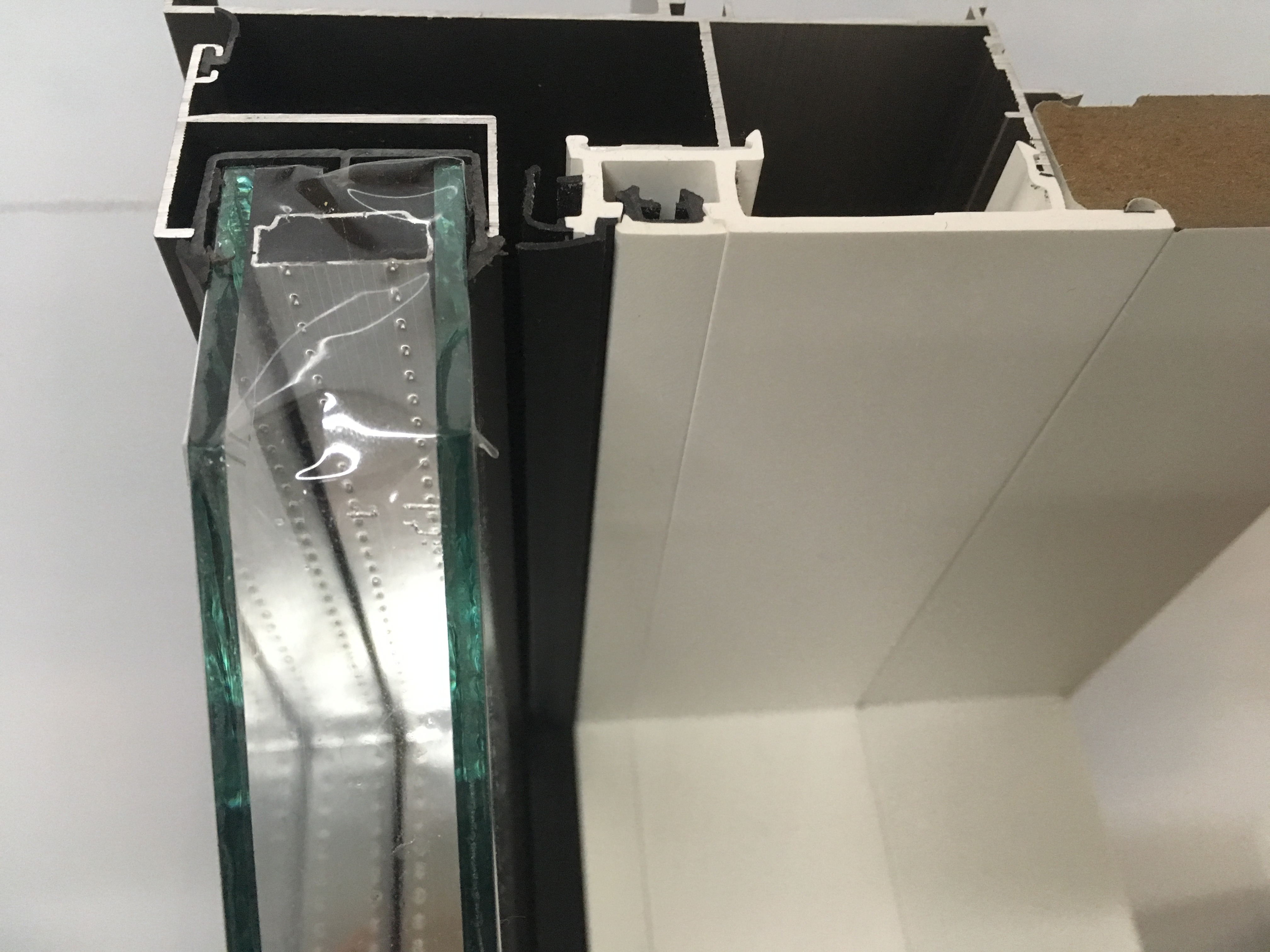 窓（複層ガラスのスペーサー）