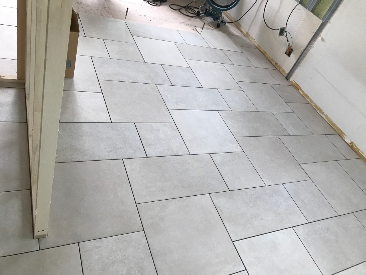 全部屋床タイル！