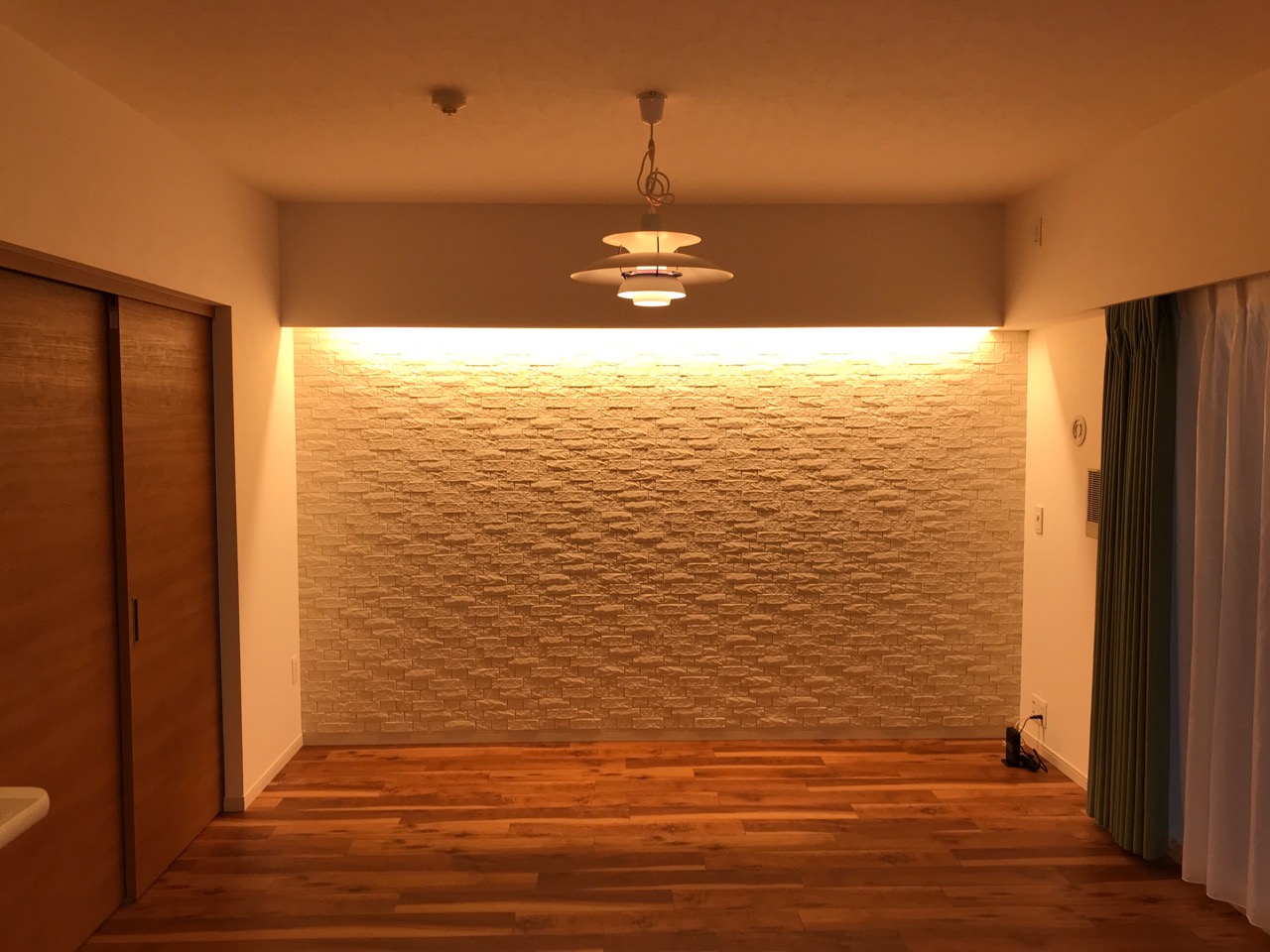 エコカラット＆間接照明でアクセント壁