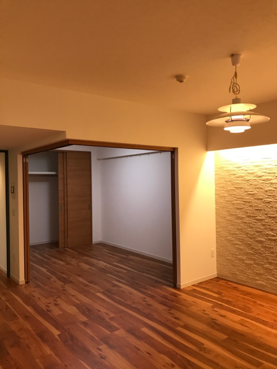 状況に応じて可変　L型上吊り連動引き戸