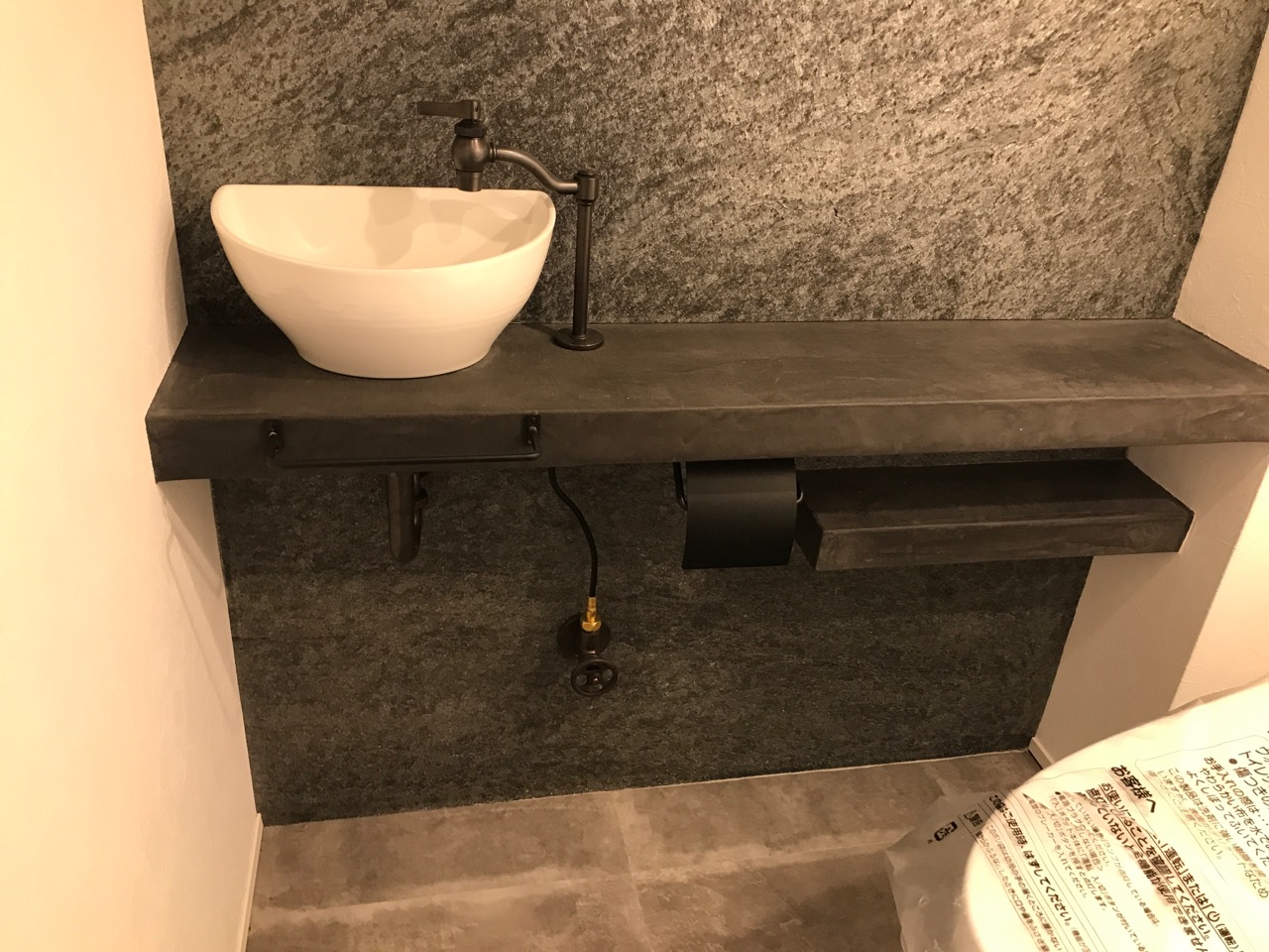 トイレ手洗いカウンター