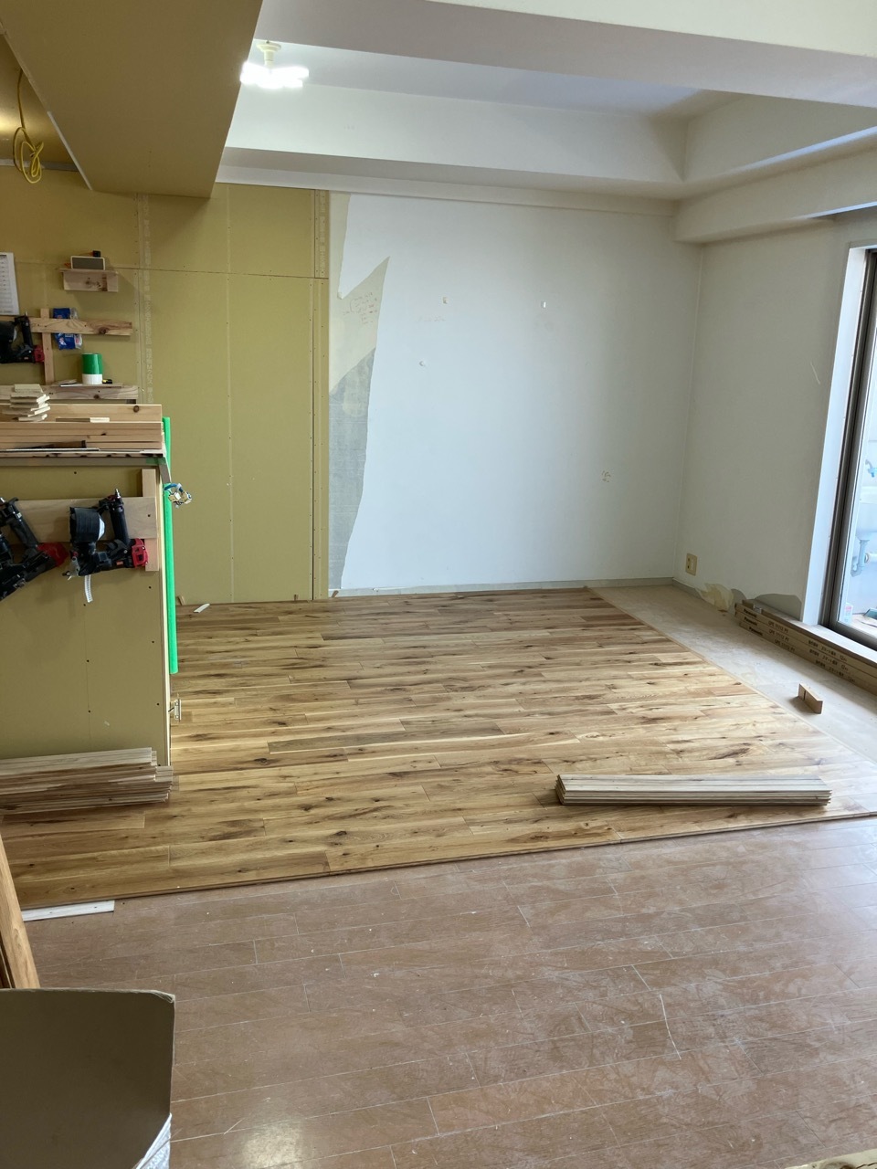 無垢フローリングの上張り施工