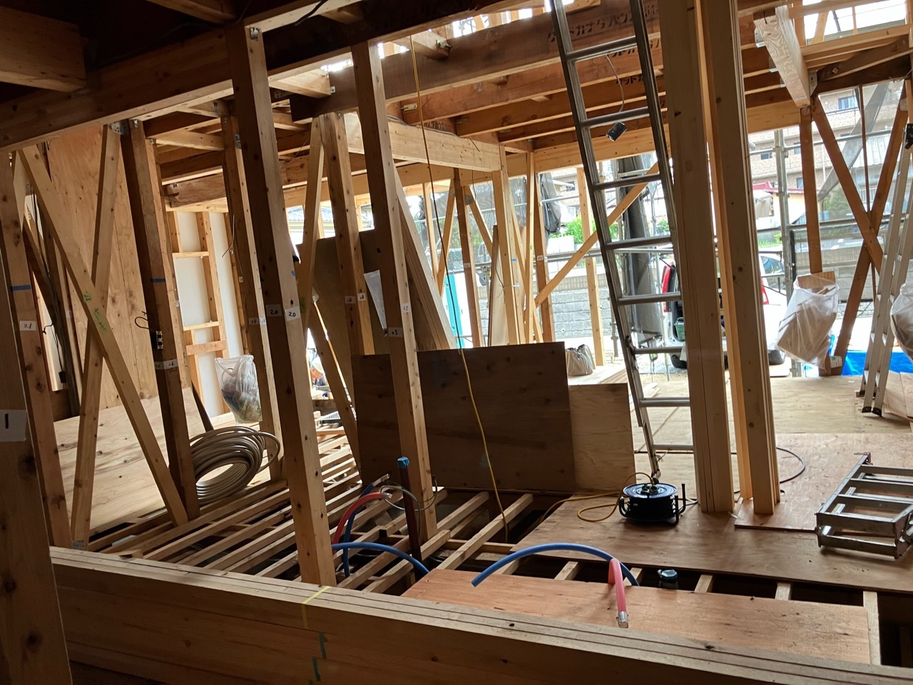 木造フルスケルトン　構造補強中