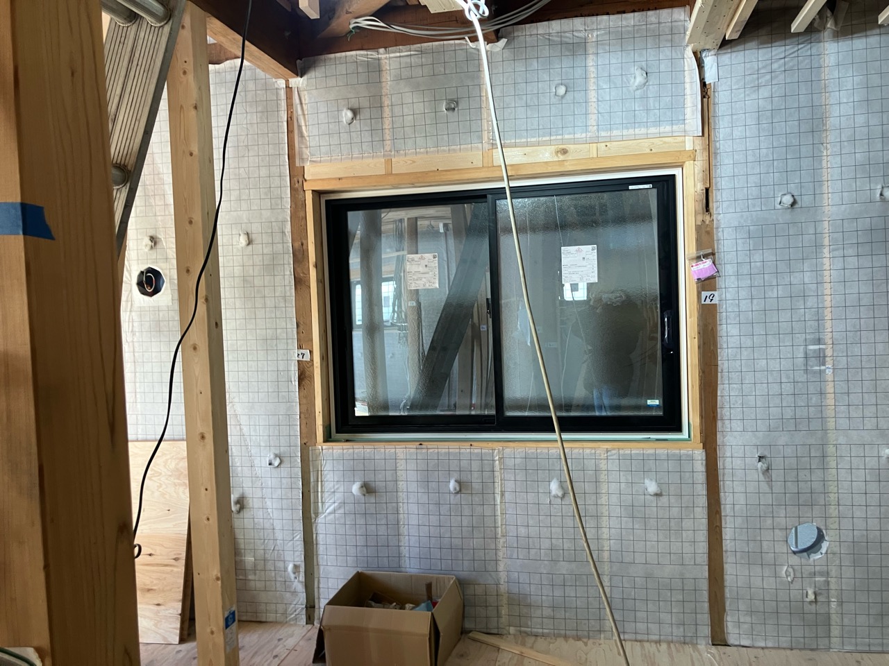 セルロースファイバー充填中