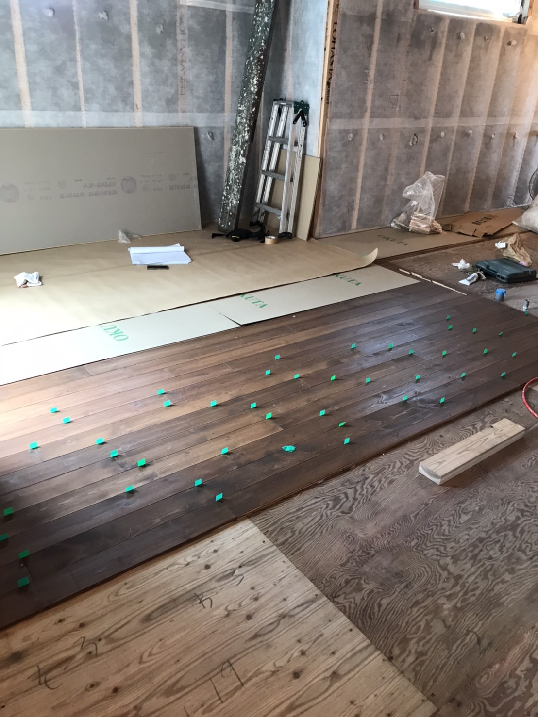 パイン無垢材フローリング