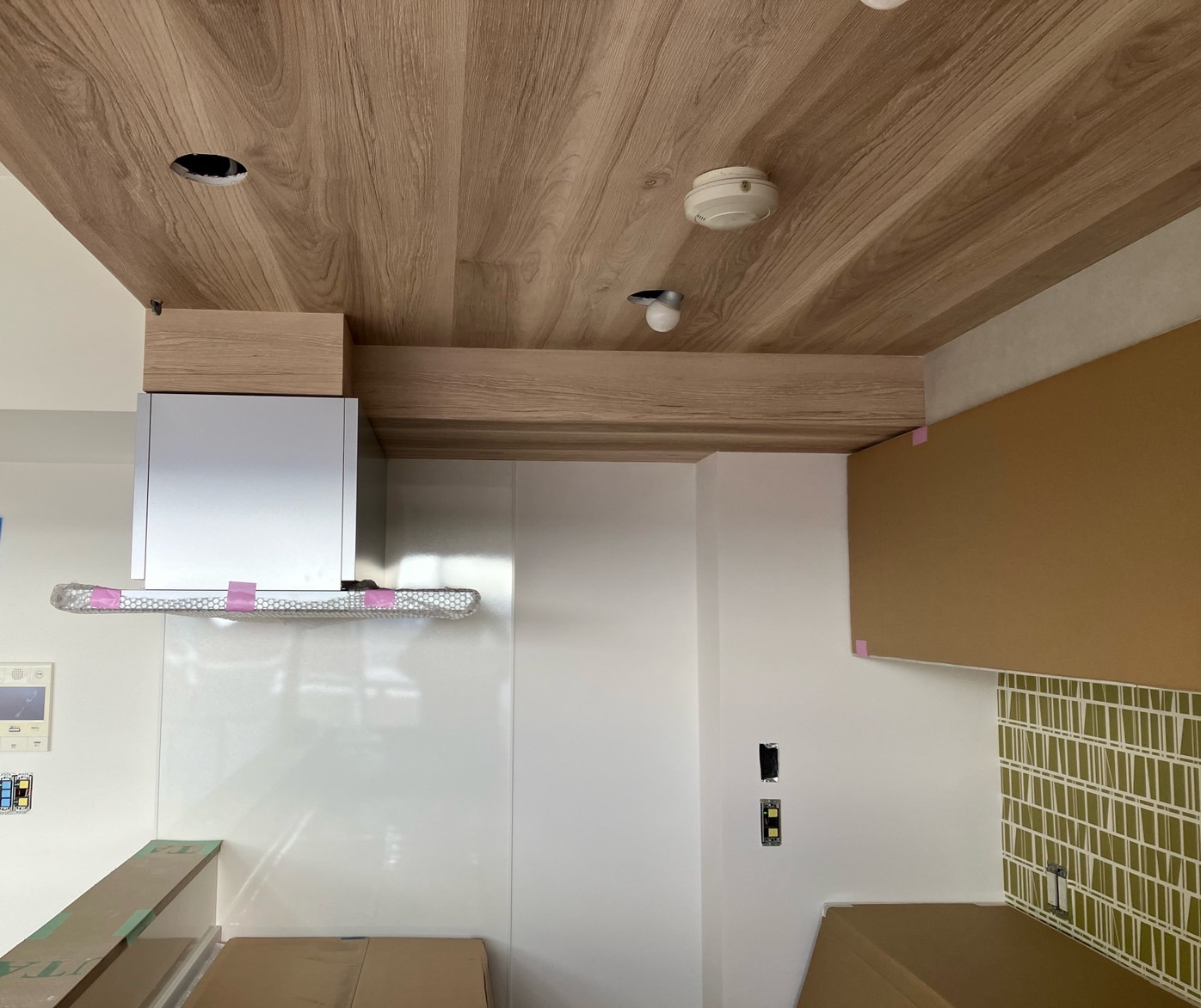 キッチン施工完了～アクセントクロス～