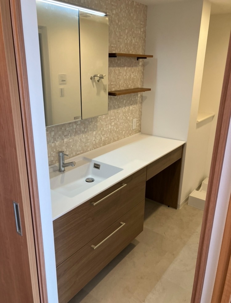 広々洗面台～座って身支度～