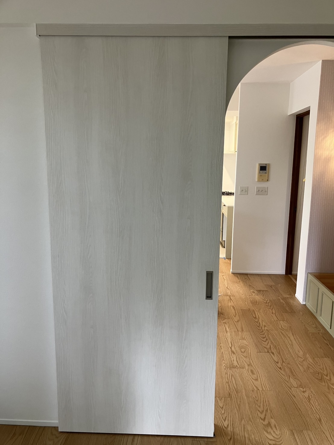 R開口建具～枠が見えないように～