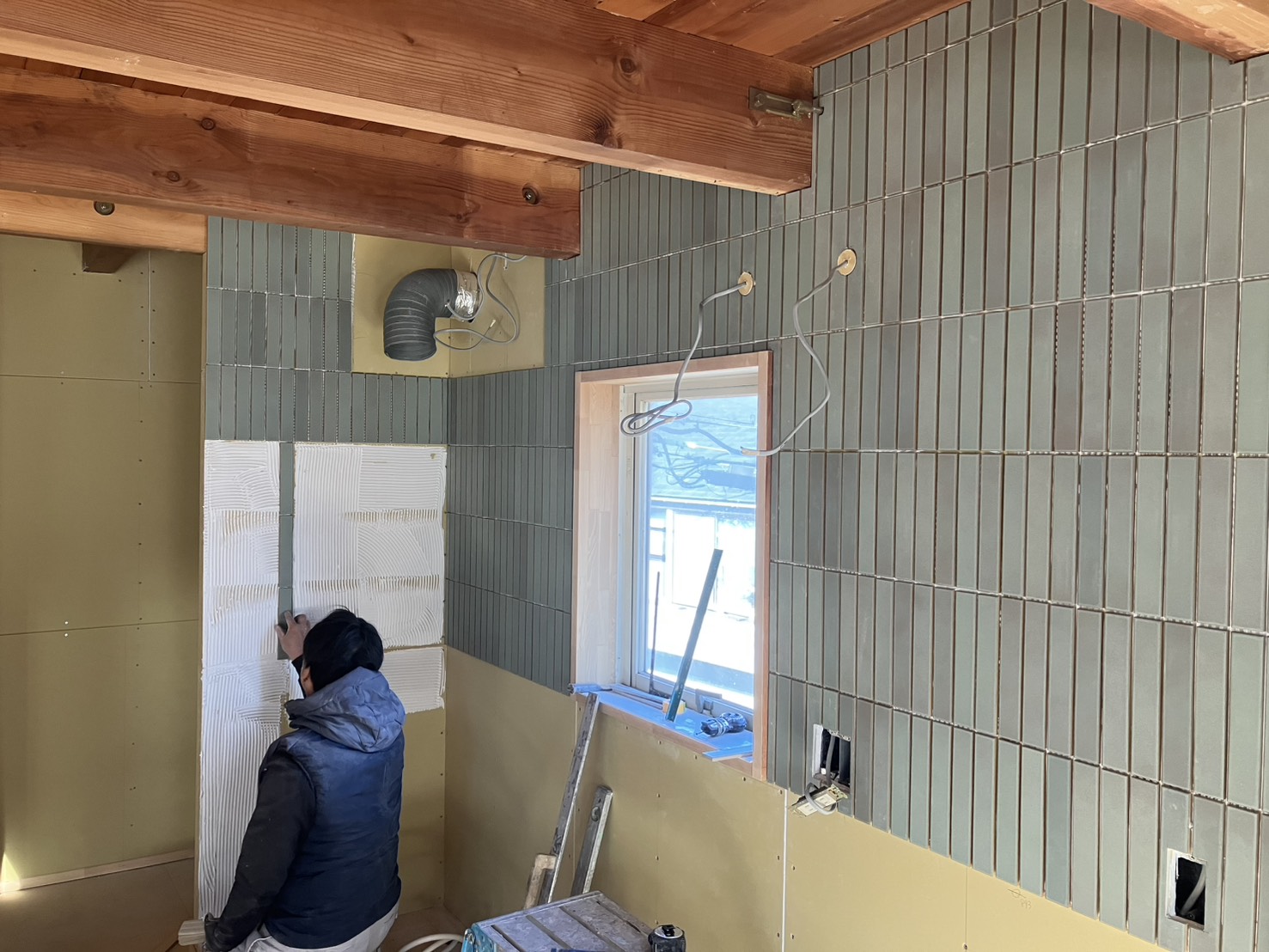 タイル施工中～キッチン周り～