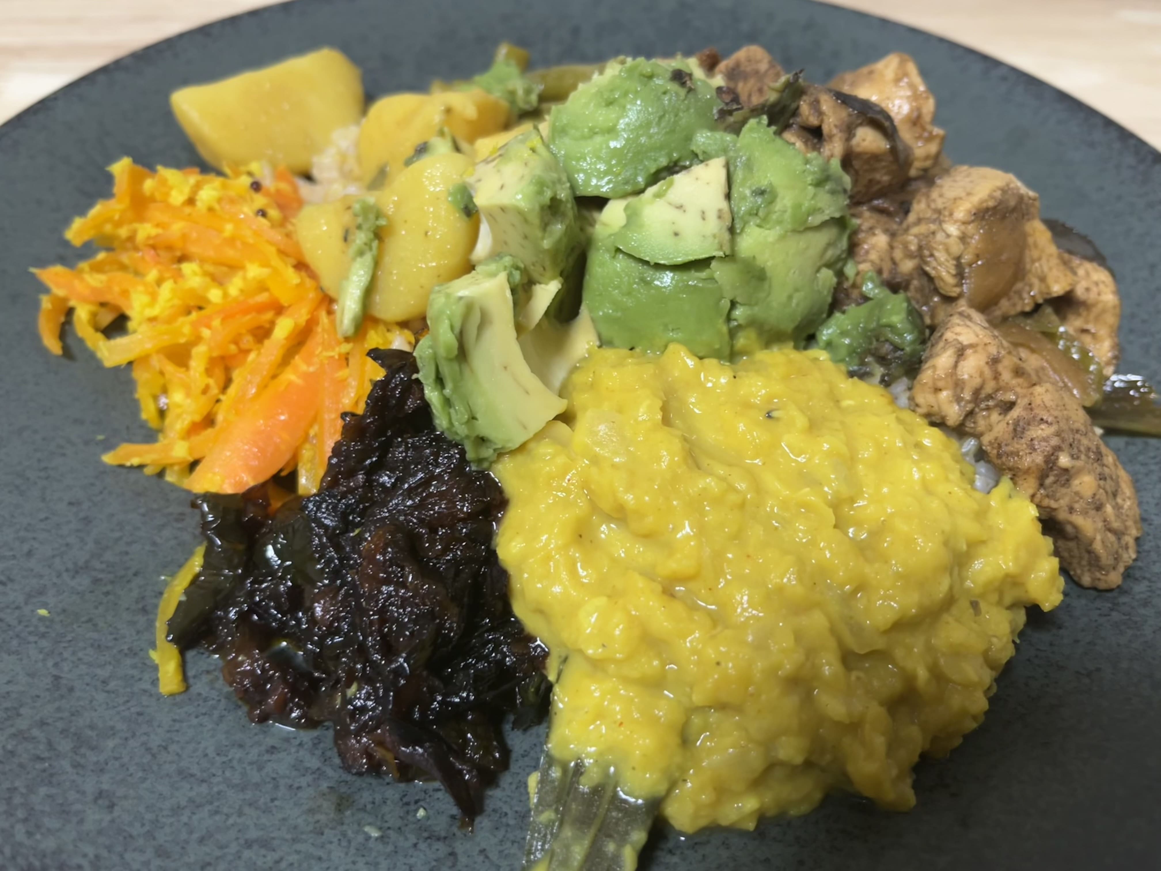 新しいお皿とスリランカ料理